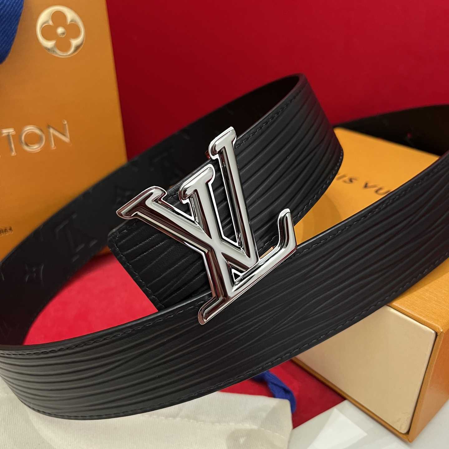 Louis Vuitton Reversible Belt  4cm - DesignerGu