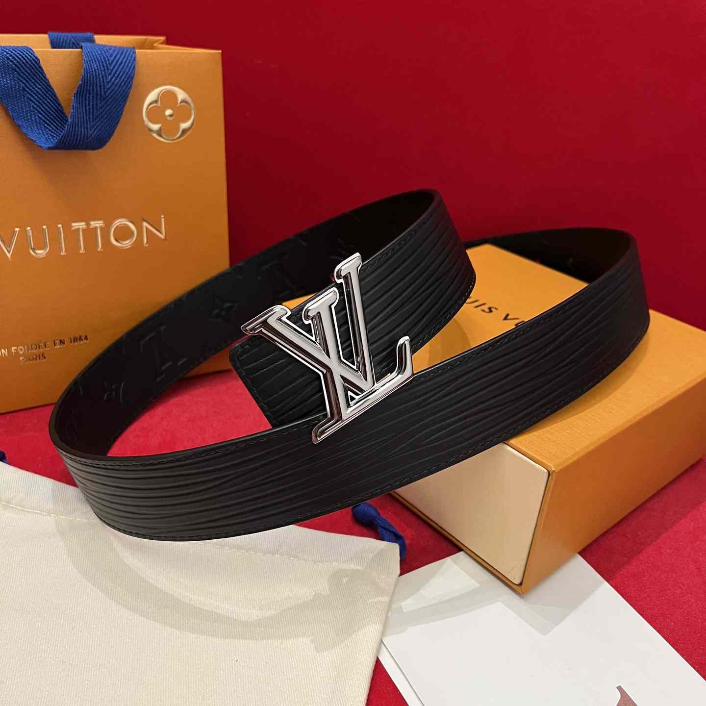 Louis Vuitton Reversible Belt  4cm - DesignerGu