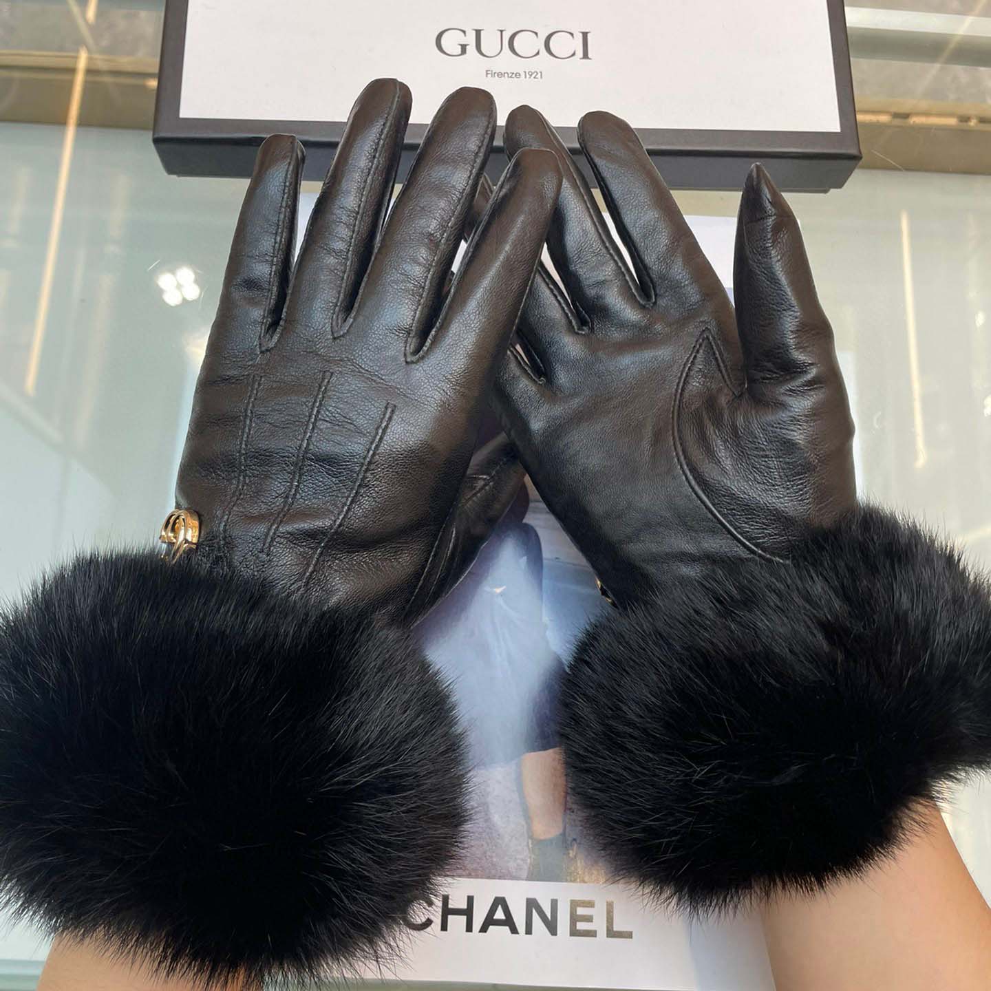 Gucci Women's Gloves - DesignerGu