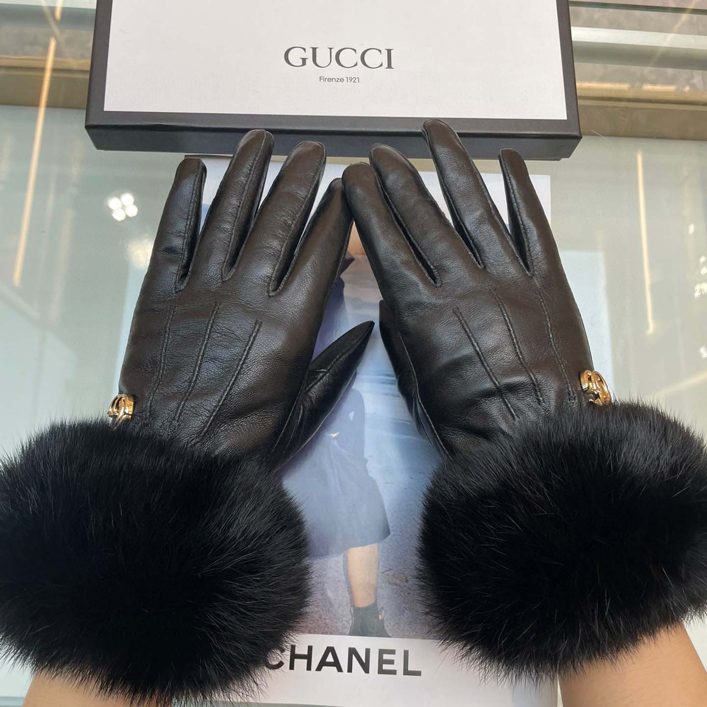 Gucci Women's Gloves - DesignerGu