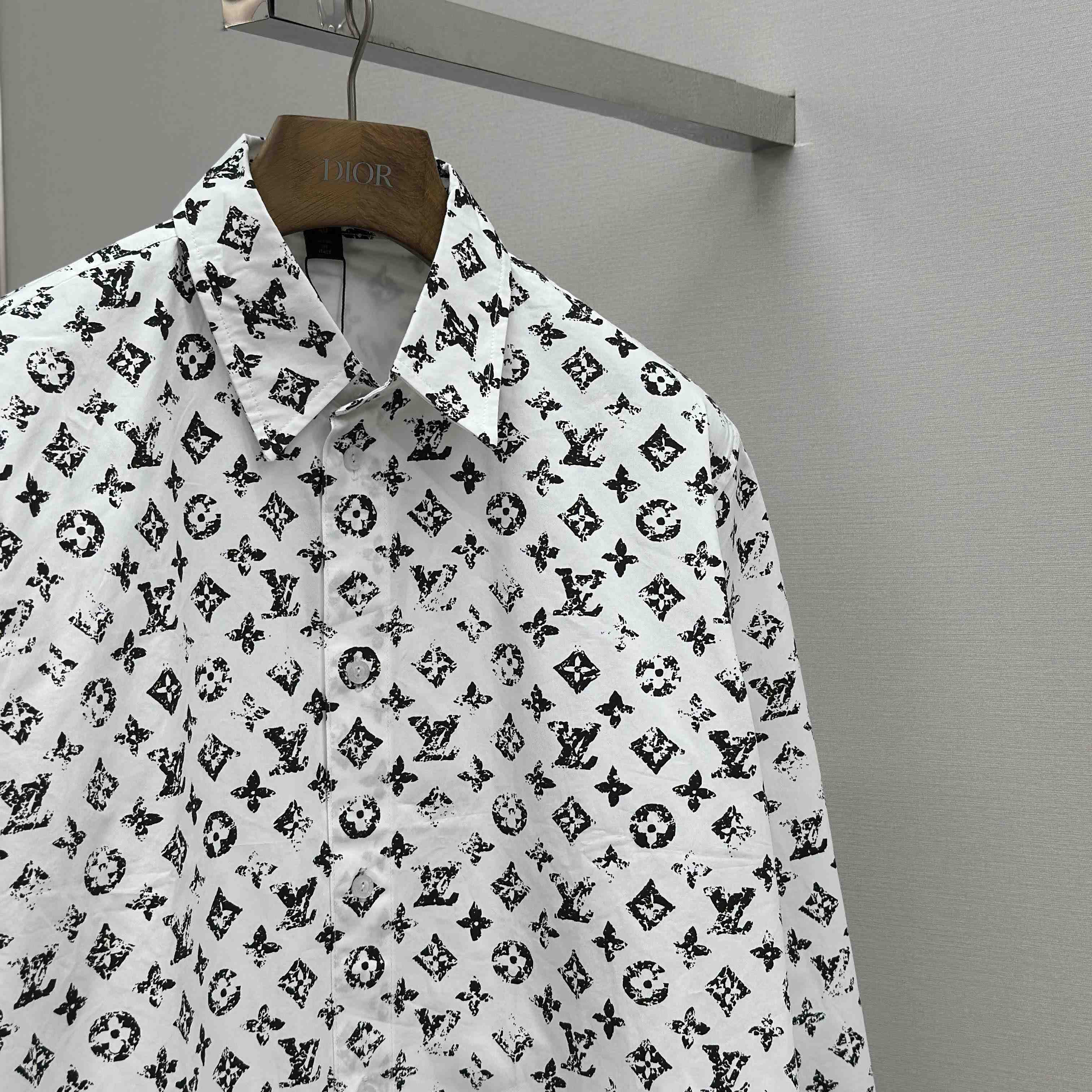 Louis Vuitton Monogram Fil Coupé Shirt   1AHX52 - DesignerGu