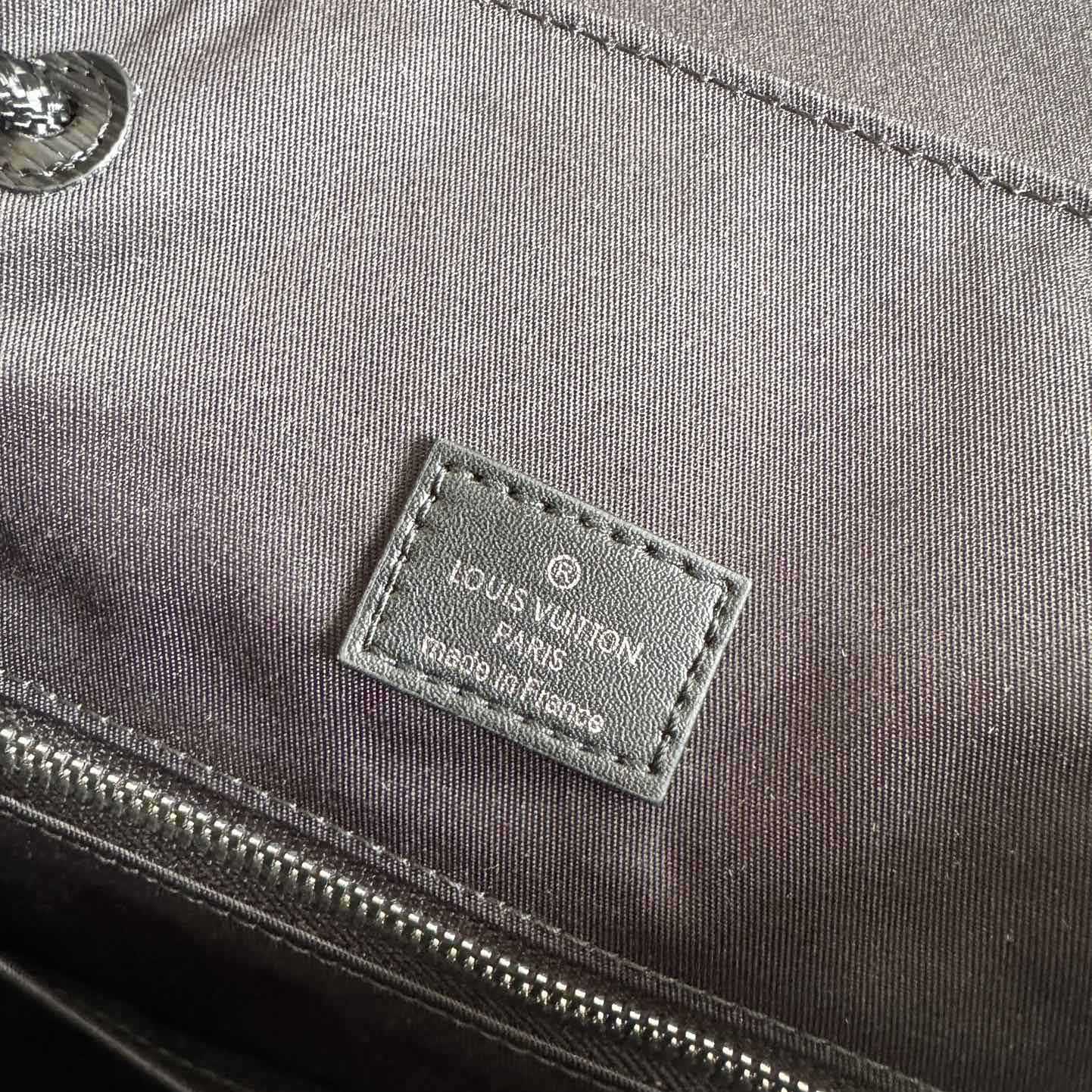 Louis Vuitton Christopher MM      M24326 - DesignerGu