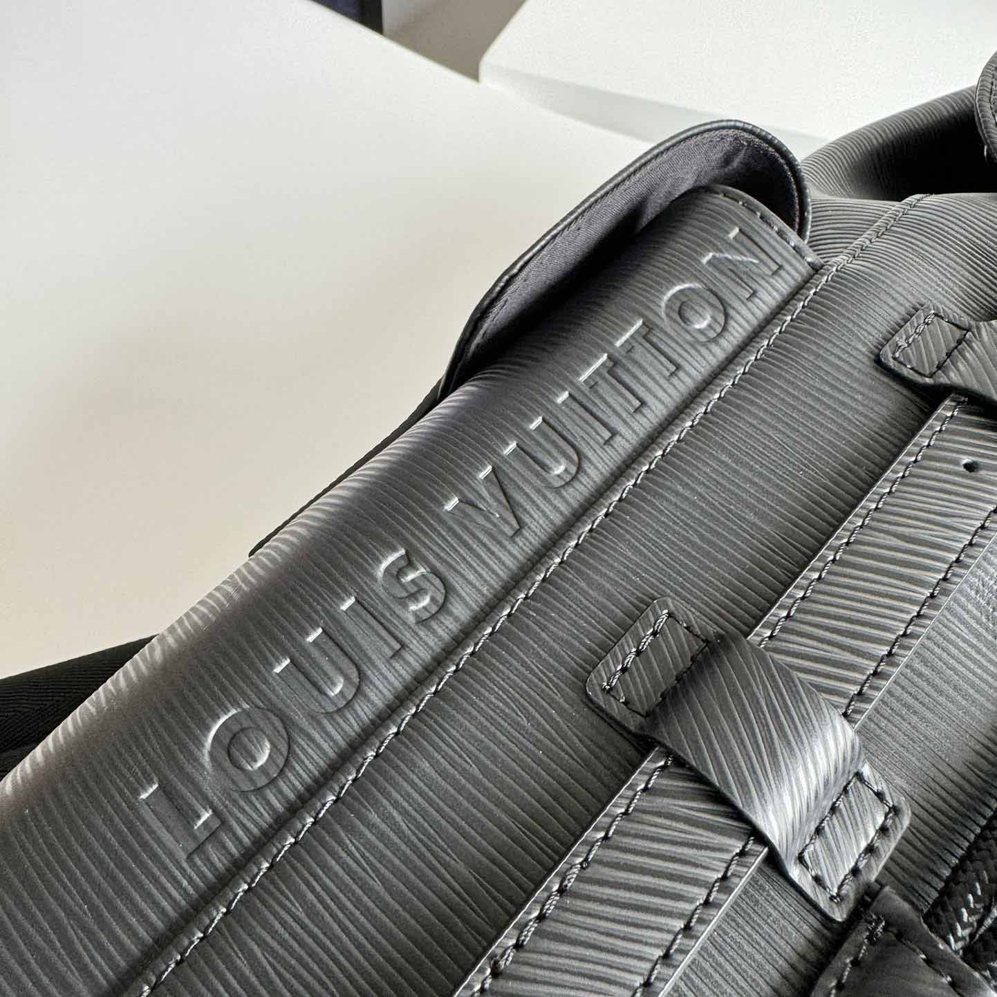 Louis Vuitton Christopher MM      M24326 - DesignerGu