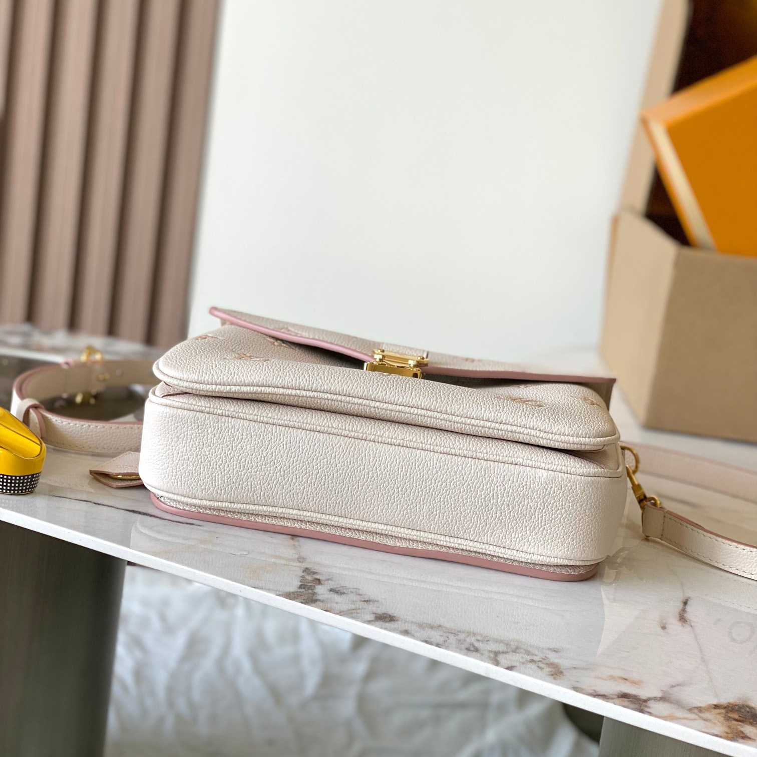 Louis Vuitton Pochette Métis   M14977 - DesignerGu