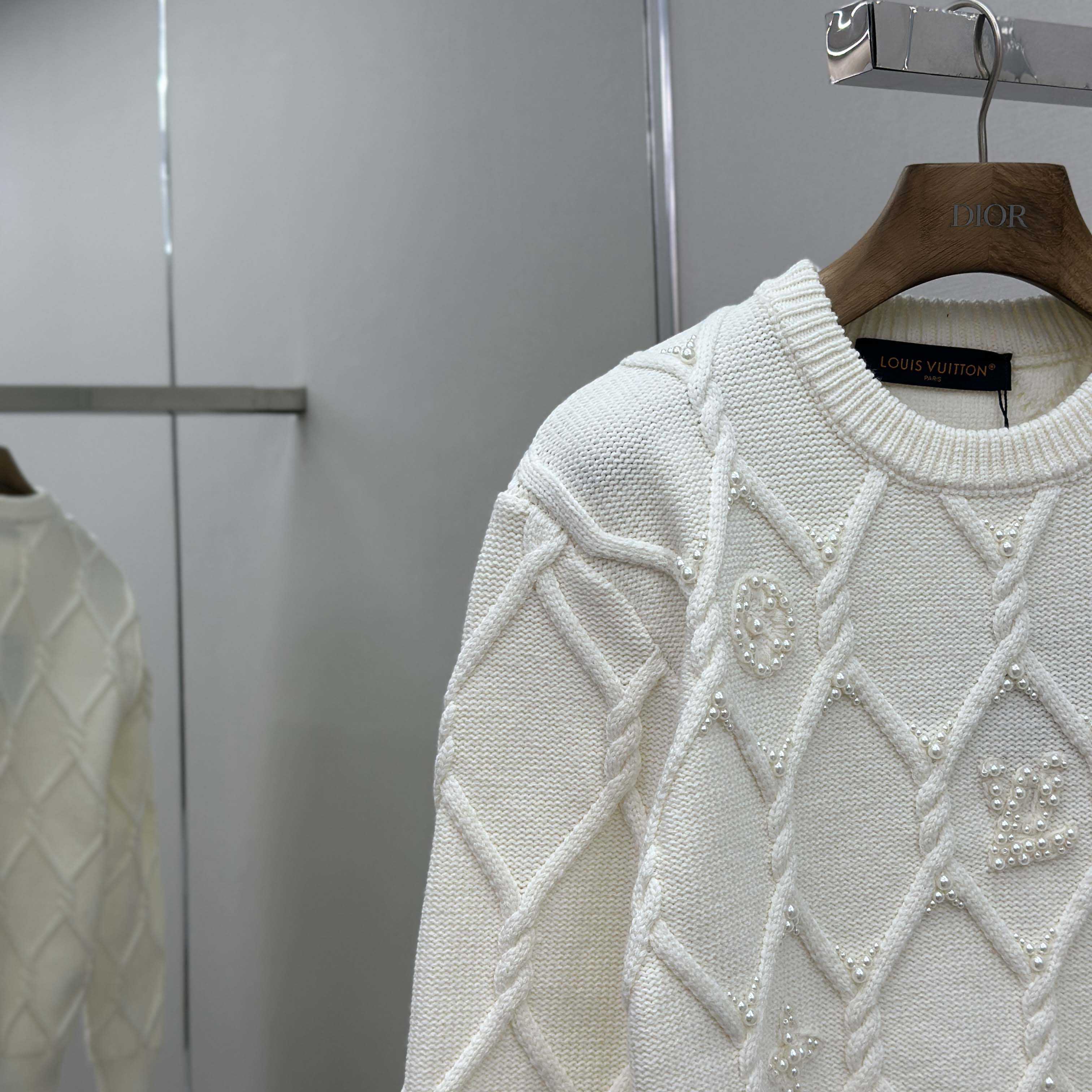 Louis Vuitton Embellished Cable Knit Wool Blend Pullover   1AGJUZ - DesignerGu