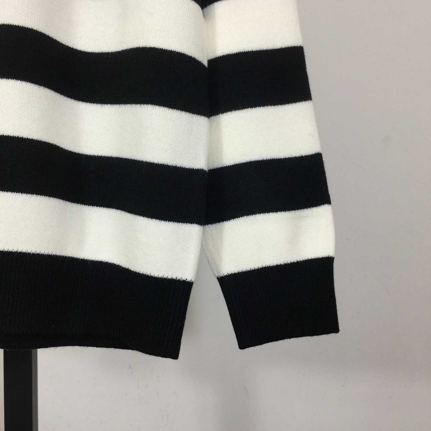 Loewe Sweater In Wool - DesignerGu