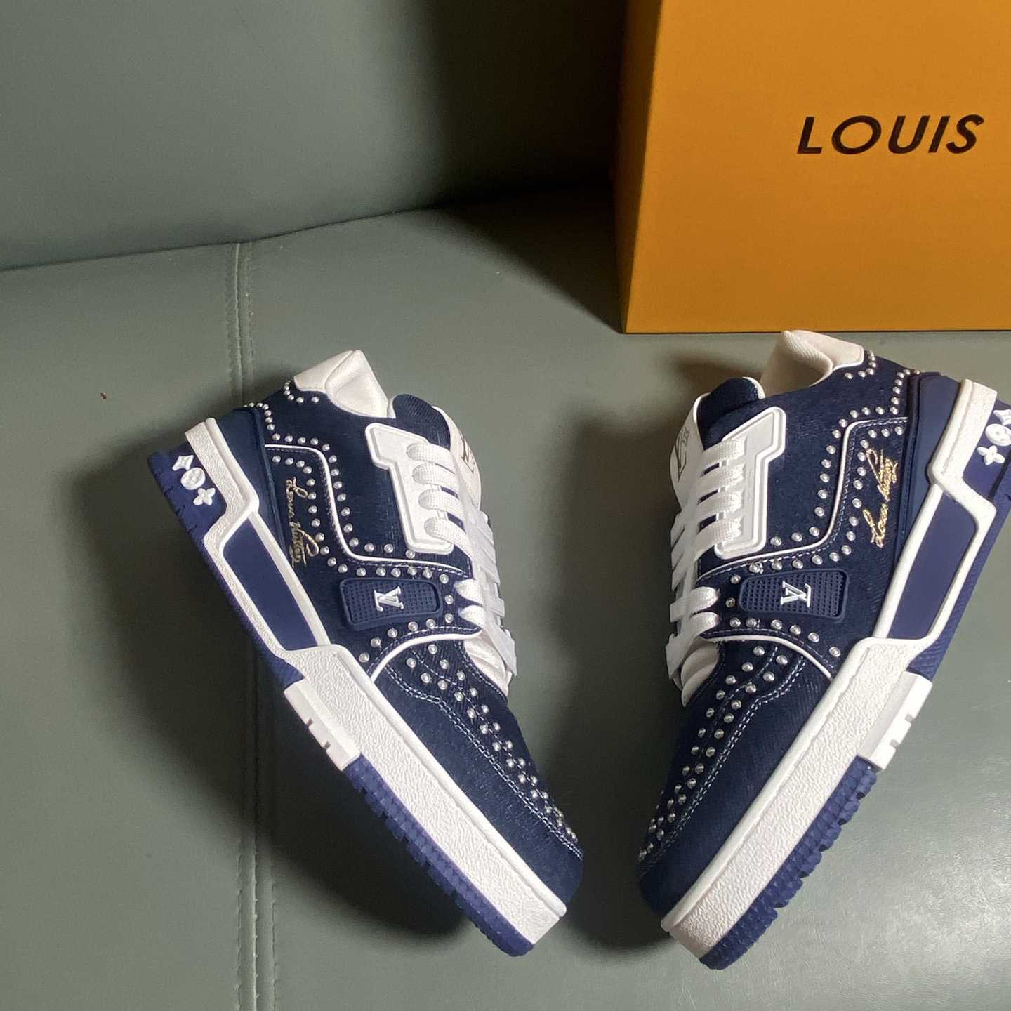 Louis Vuitton LV Trainer Sneaker      1AJ521 - DesignerGu
