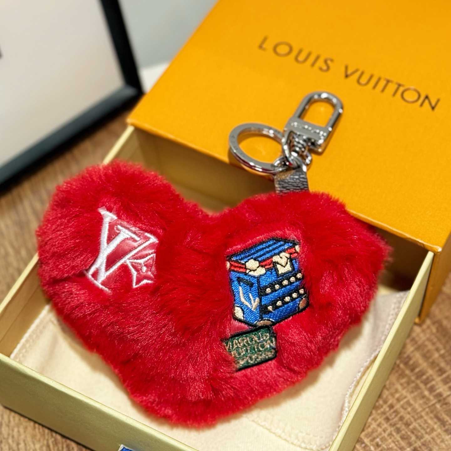 Louis Vuitton LV Lucky Heart Bag Charm   M03171 - DesignerGu