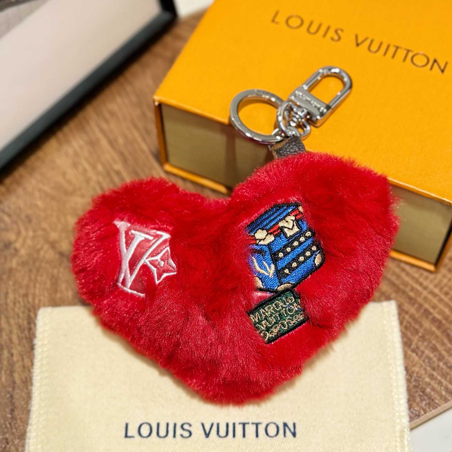 Louis Vuitton LV Lucky Heart Bag Charm   M03171 - DesignerGu