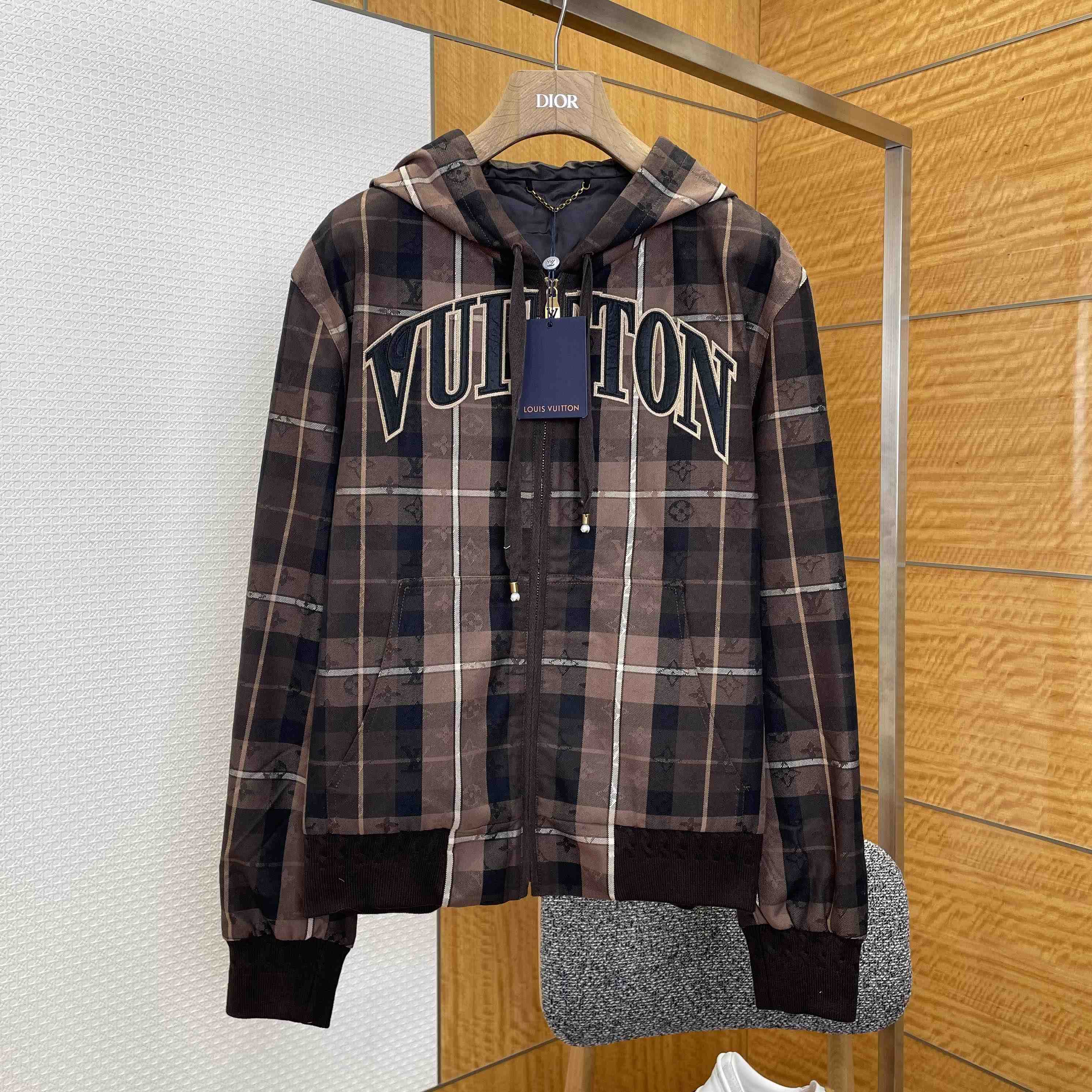 Louis Vuitton Tailored Hooded Blouson   1AIJQ7 - DesignerGu