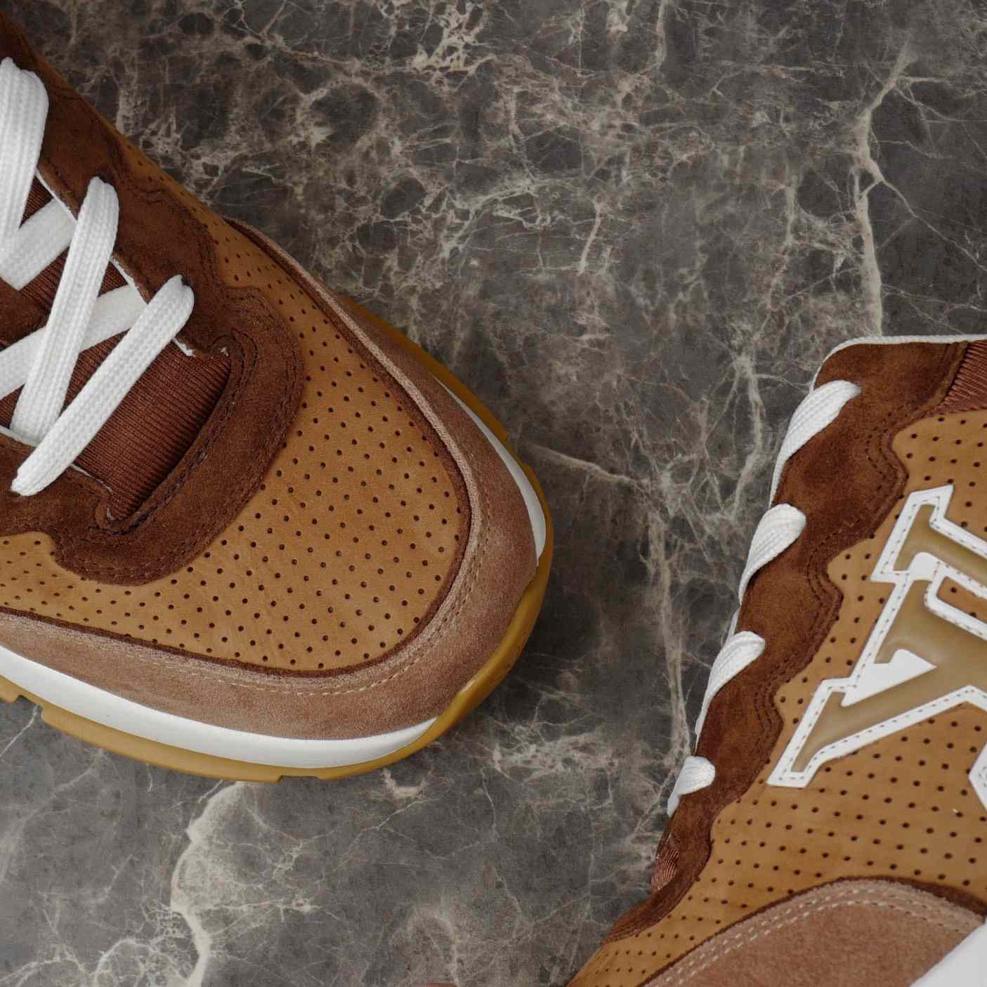 Louis Vuitton LV Classic Sneaker   1AIOJ3 - DesignerGu