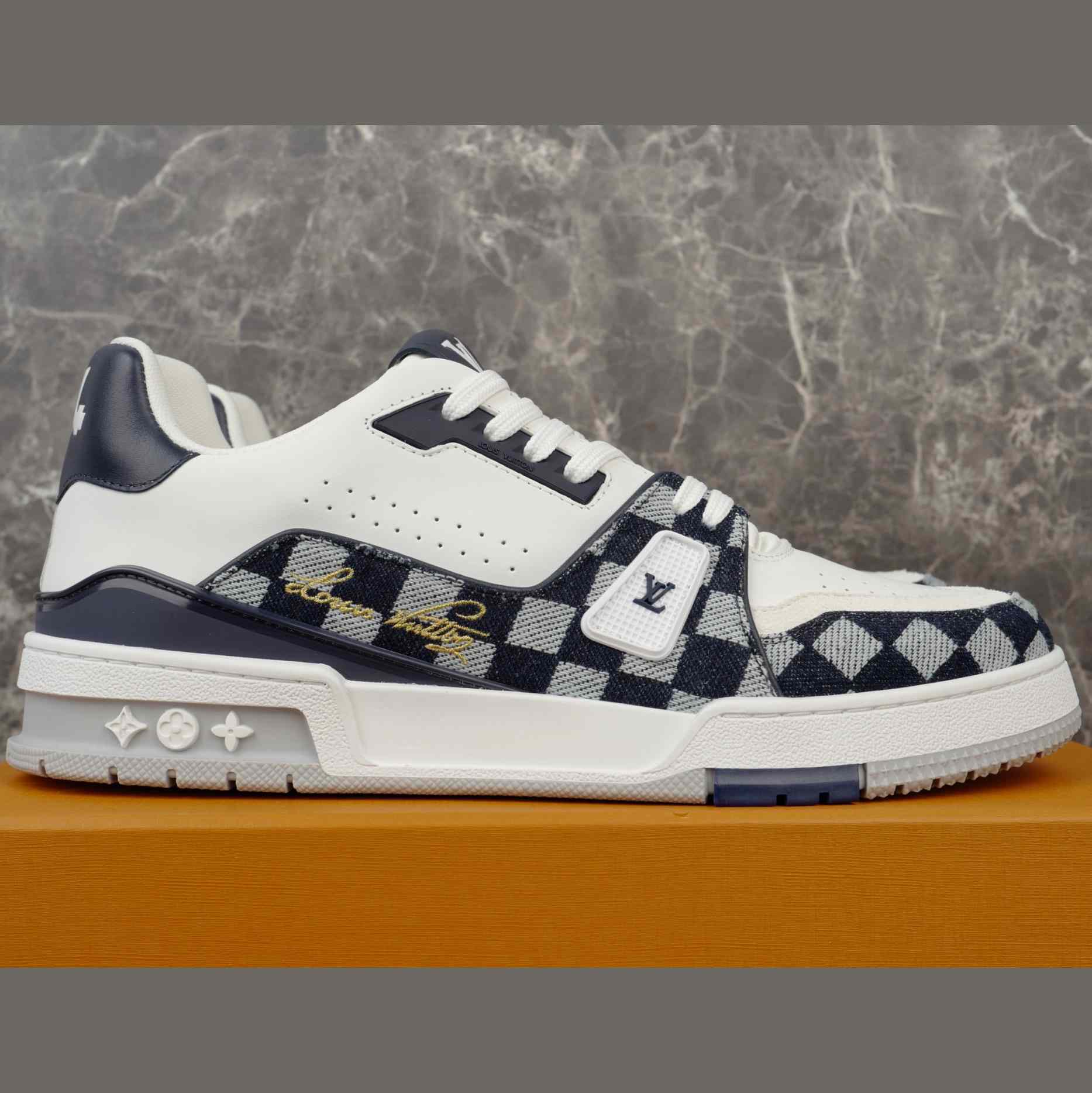 Louis Vuitton LV Trainer Sneaker   1AIKR1 - DesignerGu