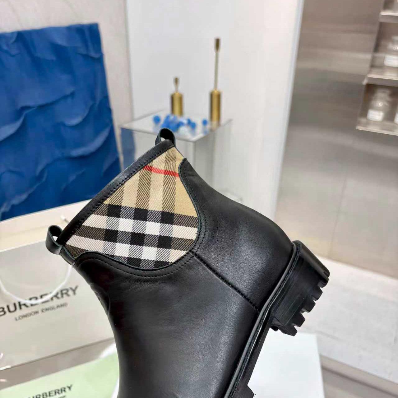 Burberry  Boots - DesignerGu
