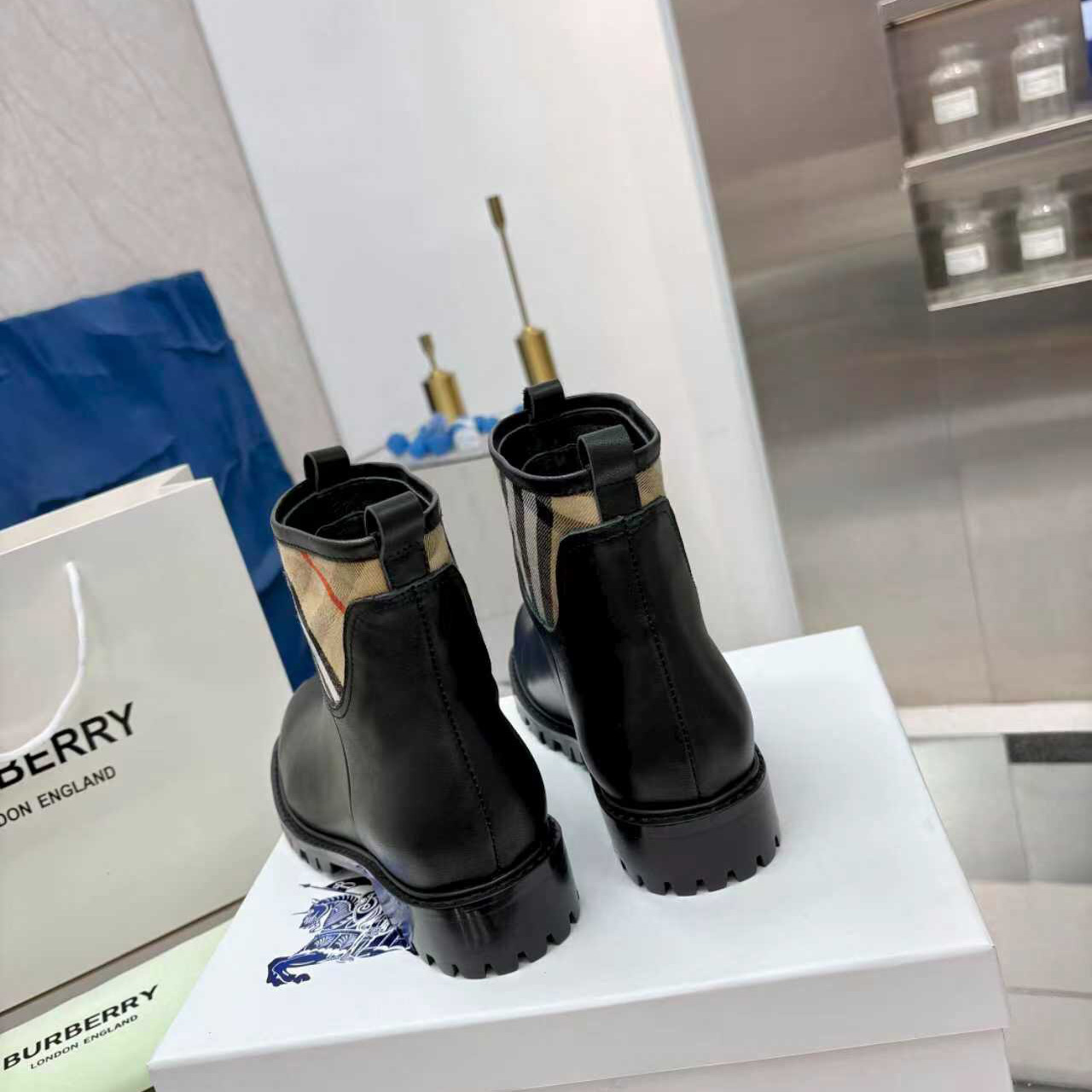 Burberry  Boots - DesignerGu