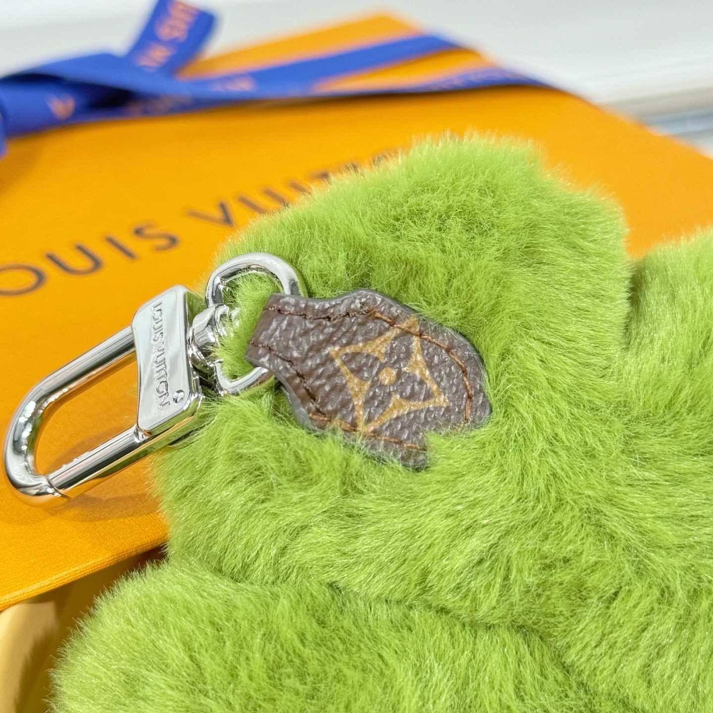 Louis Vuitton LV Lucky Trefoil Bag Charm   M03170 - DesignerGu