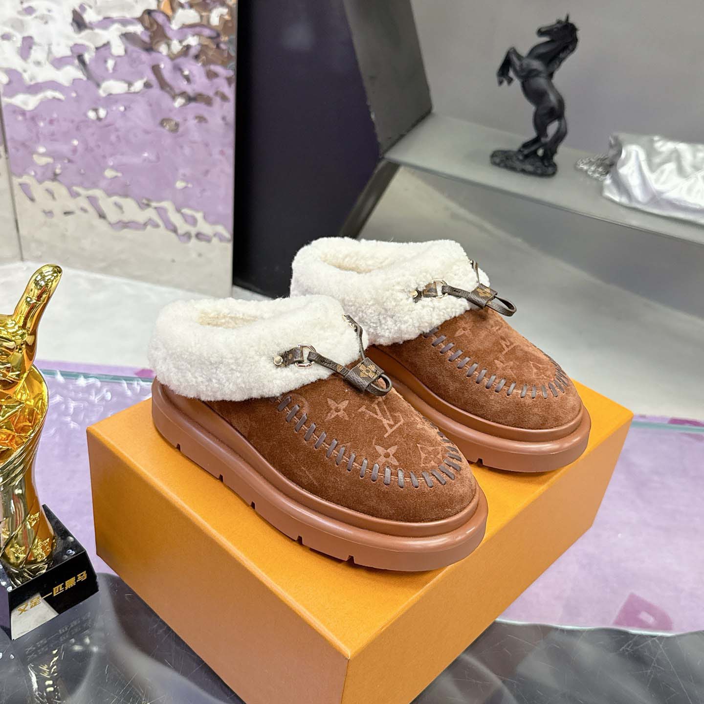 Louis Vuitton Cortina Closed Mule   1AITIN - DesignerGu