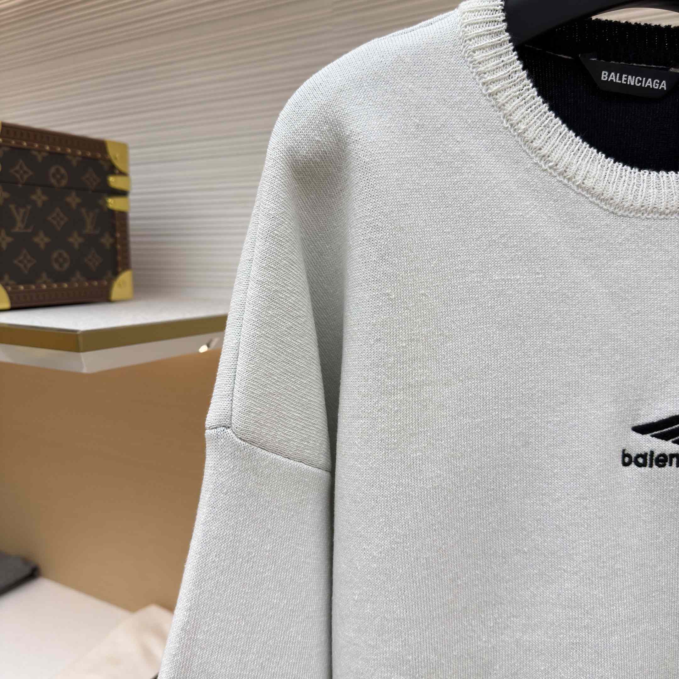 Balenciaga 3B Sports Icon Ski Crewneck In White And Black - DesignerGu