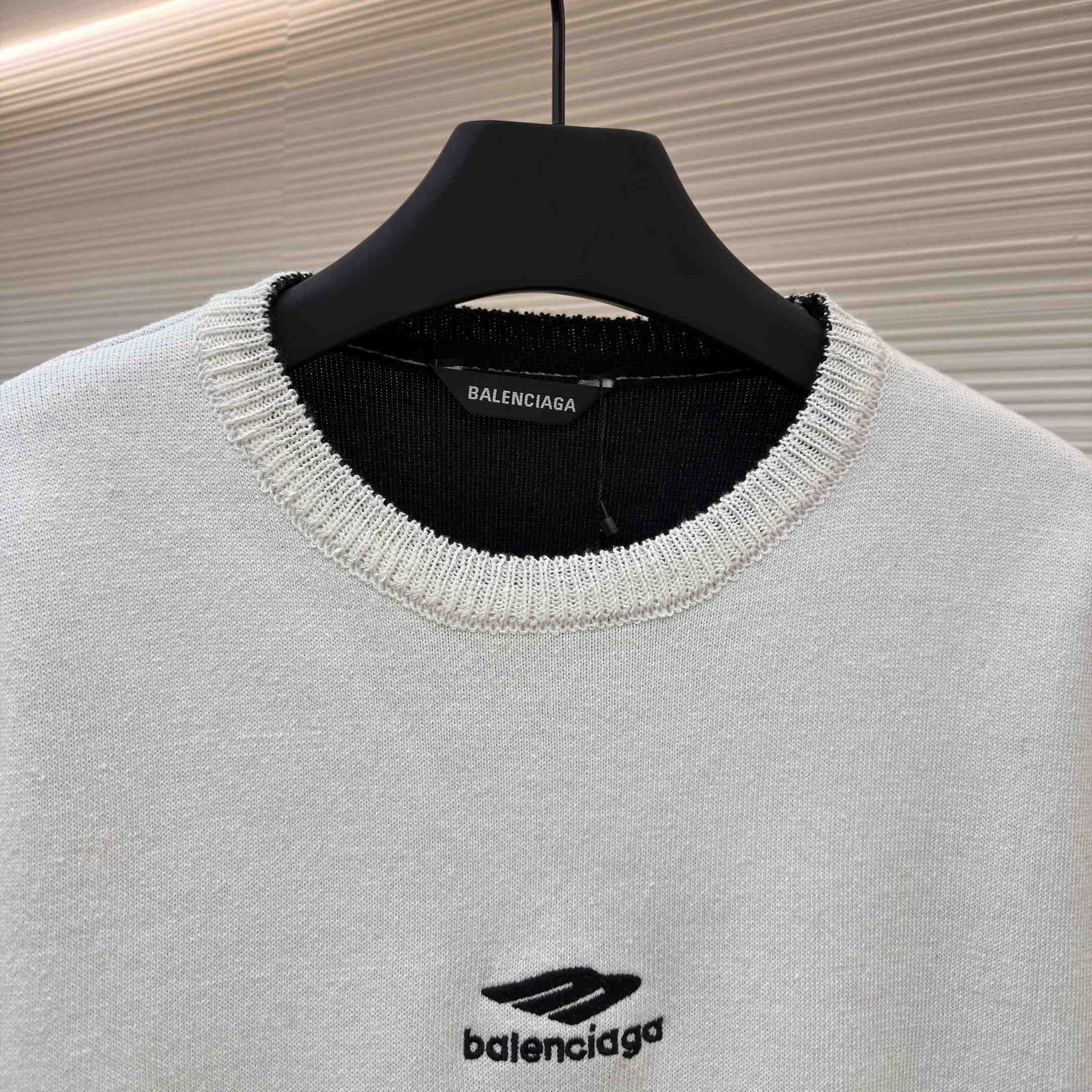 Balenciaga 3B Sports Icon Ski Crewneck In White And Black - DesignerGu