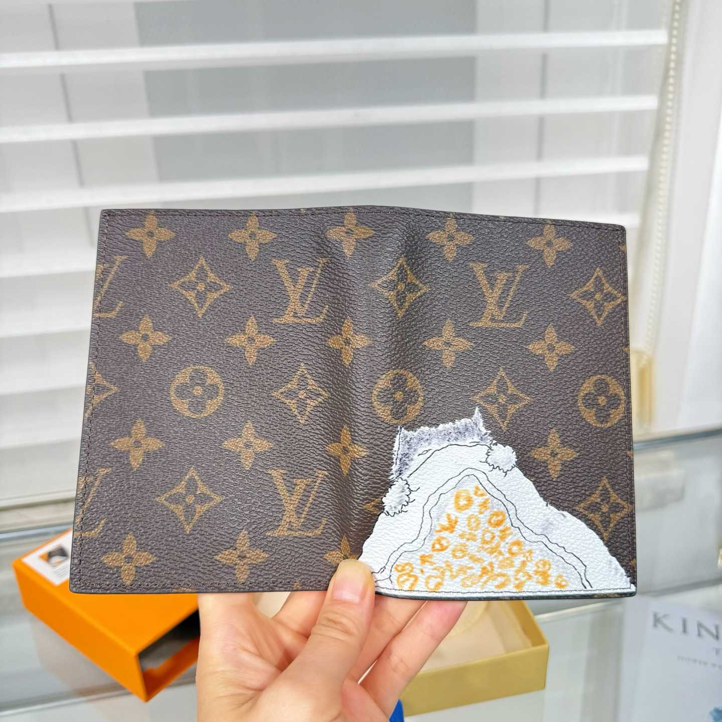 Louis Vuitton Passport Cover   M25753 - DesignerGu