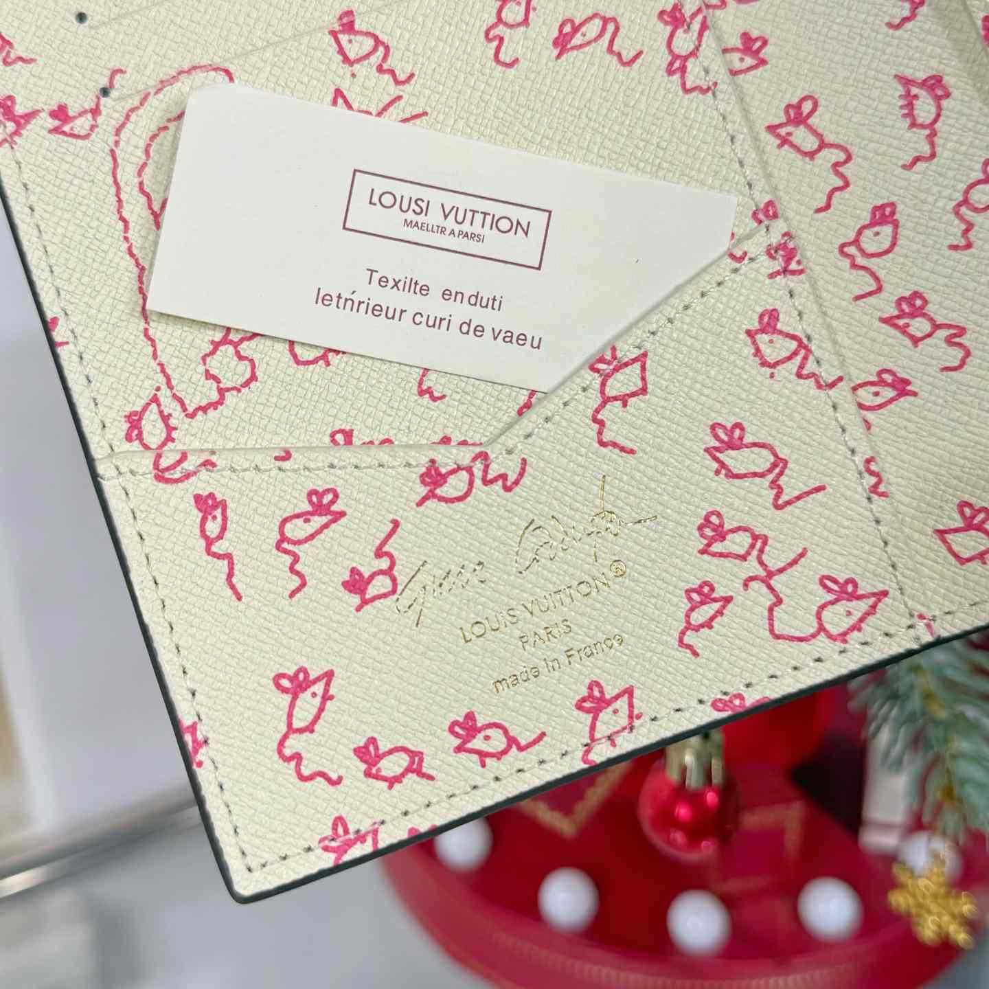 Louis Vuitton Passport Cover   M25753 - DesignerGu