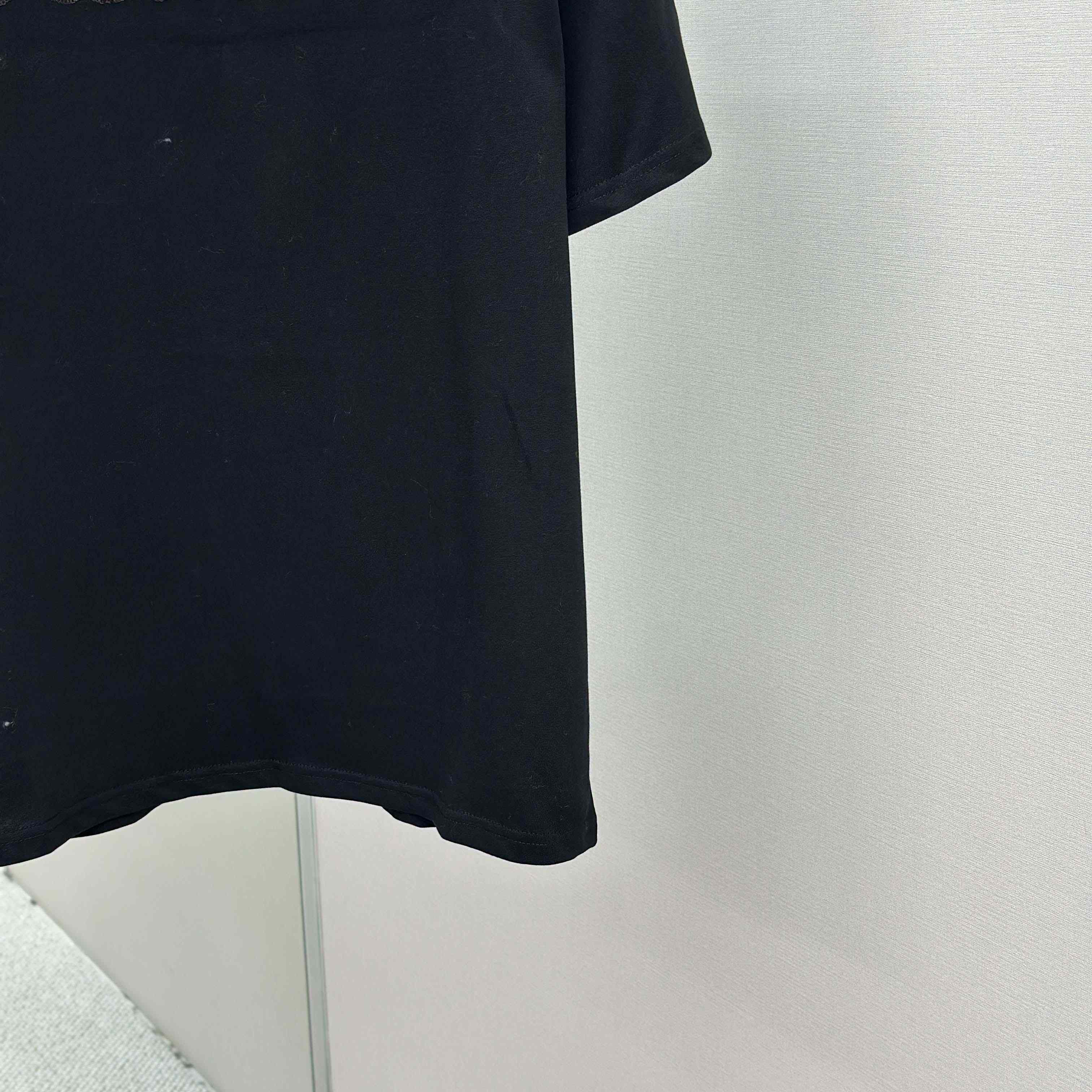 Louis Vuitton Embellished Signature Short-Sleeved T-Shirt   1AJCFH - DesignerGu