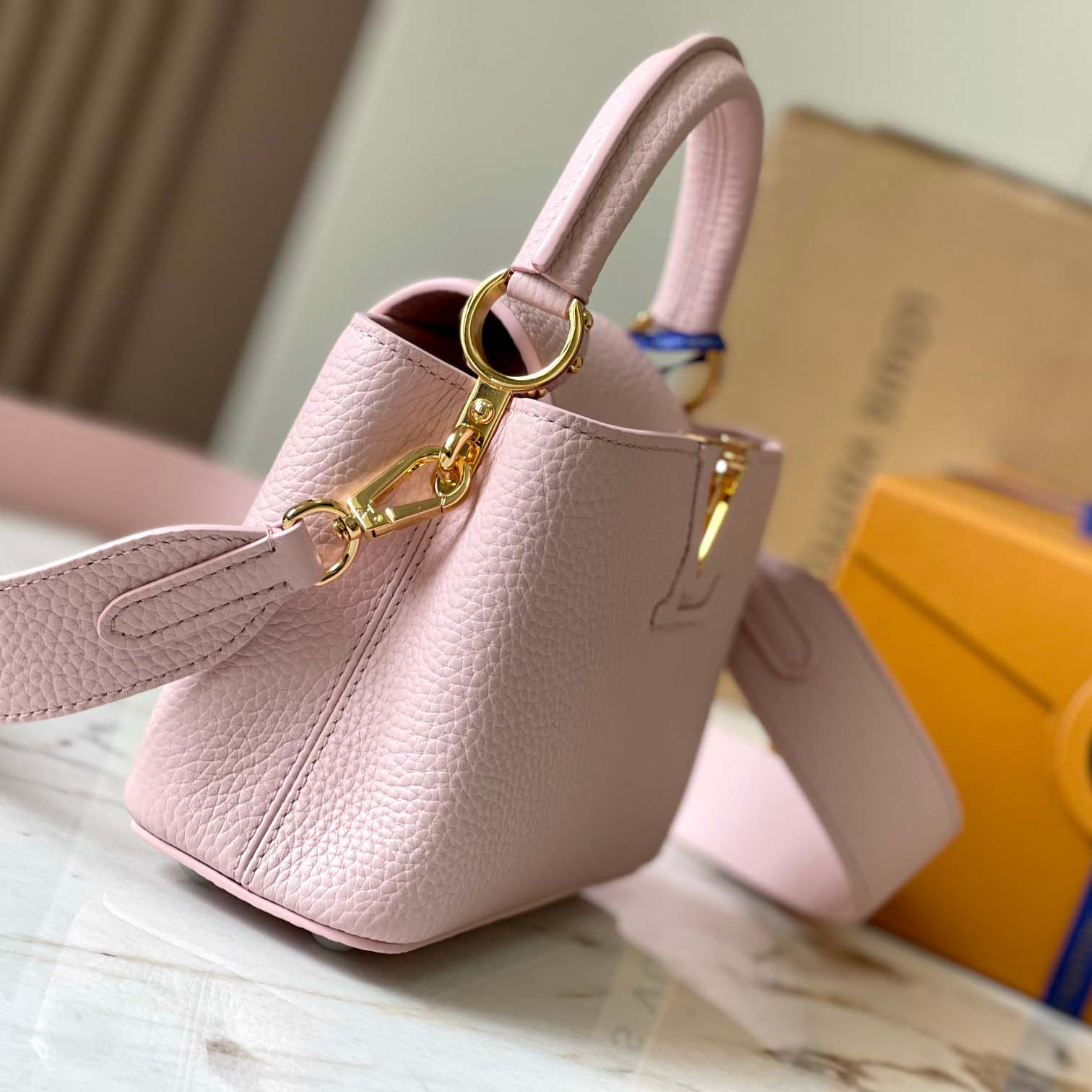 Louis Vuitton Capucines Mini   M59433 - DesignerGu
