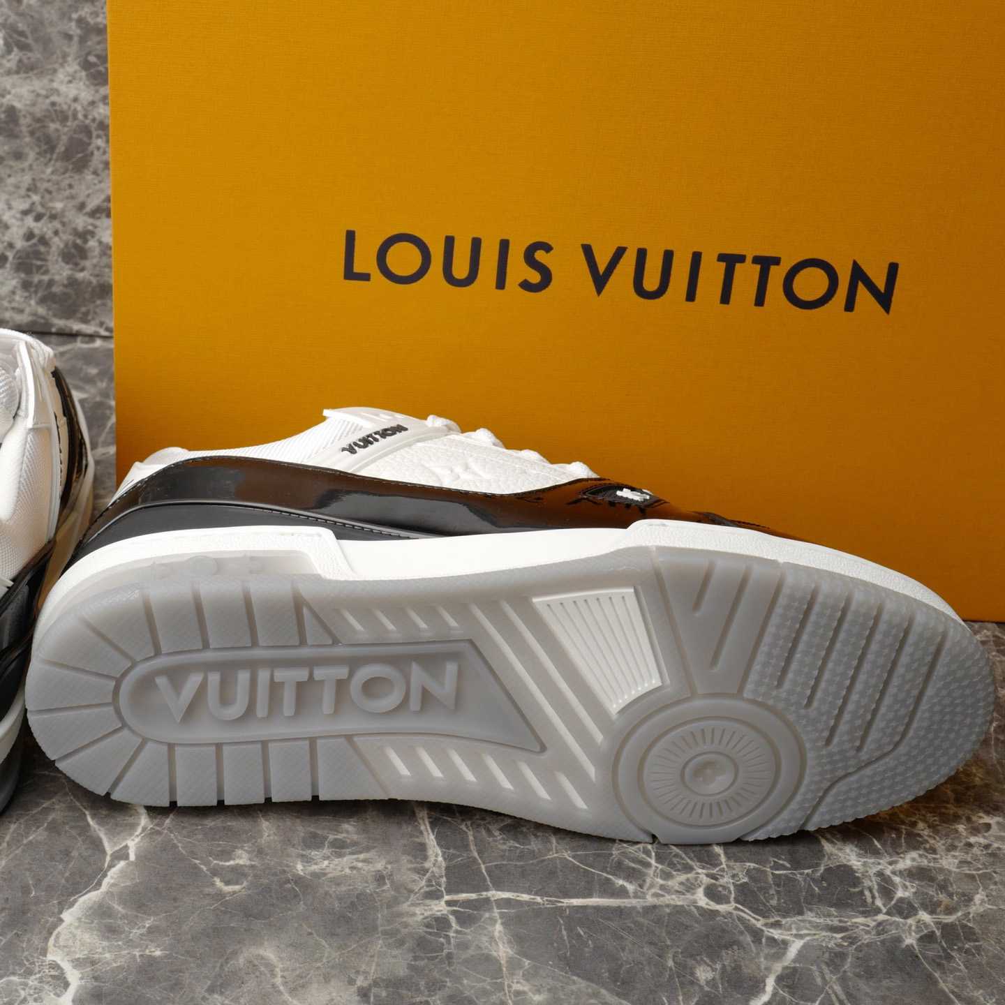 Louis Vuitton LV Trainer Sneaker   1AJ130 - DesignerGu