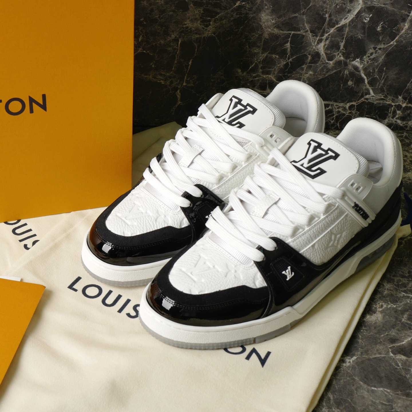 Louis Vuitton LV Trainer Sneaker   1AJ130 - DesignerGu