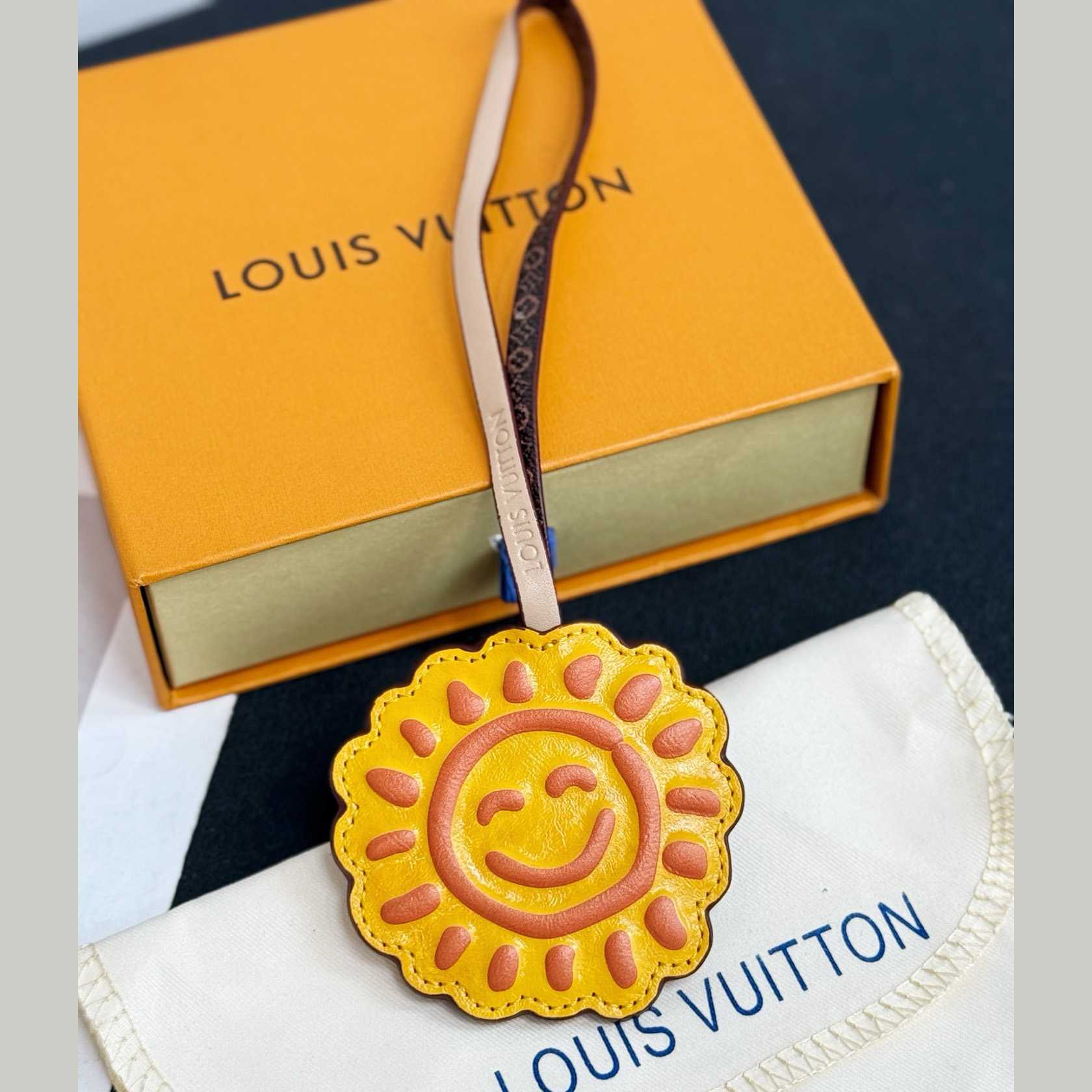 Louis Vuitton LV Sun Bag Charm   M02550 - DesignerGu