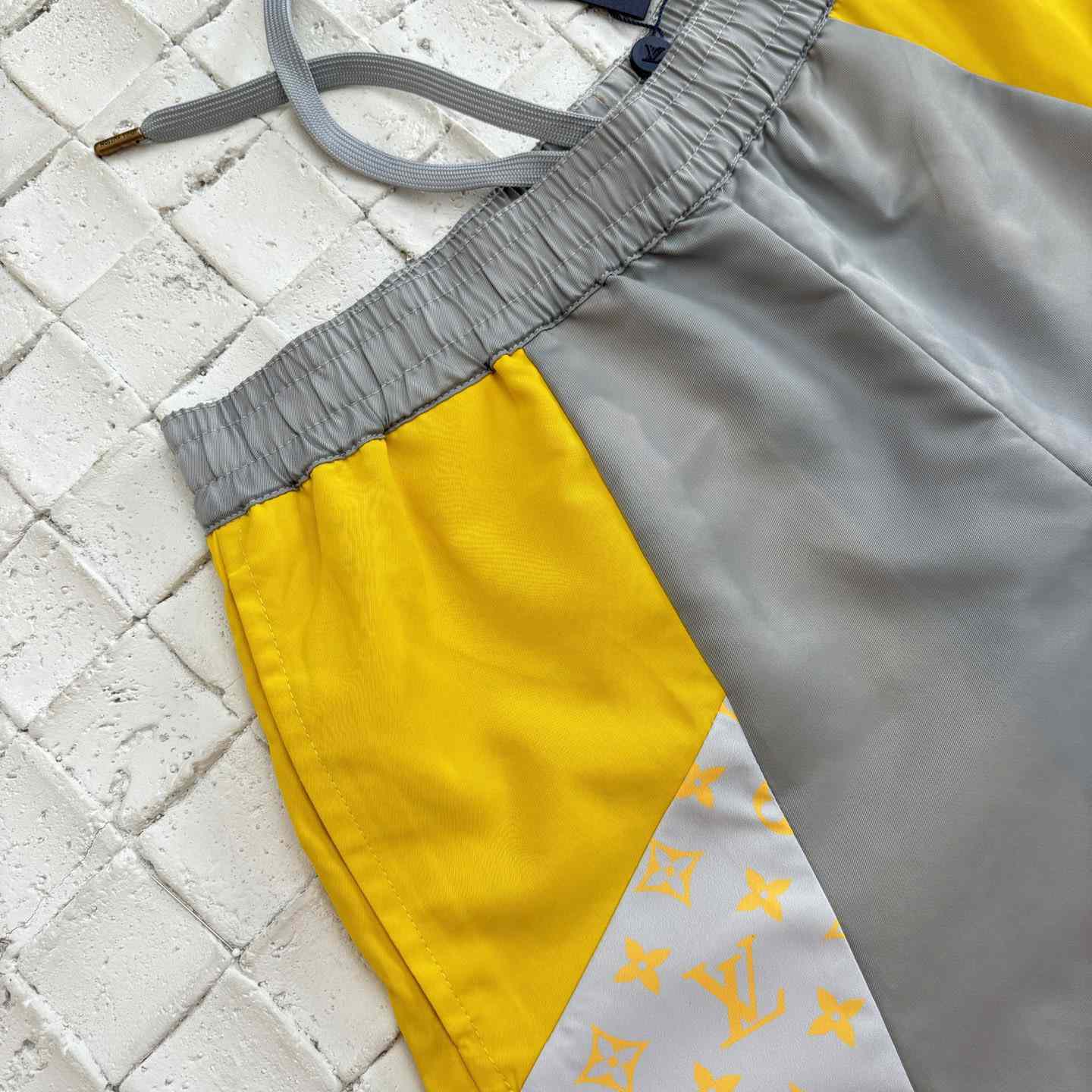 Louis Vuitton Monogram Track Shorts   1AHVQR - DesignerGu