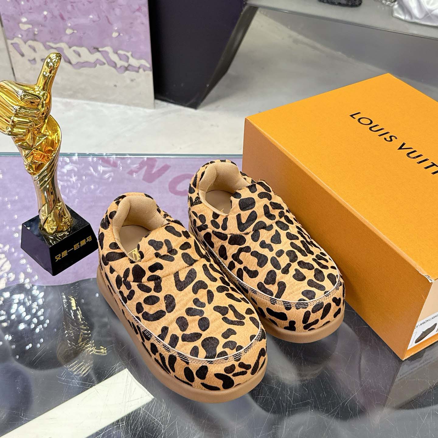 Louis Vuitton LV Yeti Slip On   1AIKKQ - DesignerGu