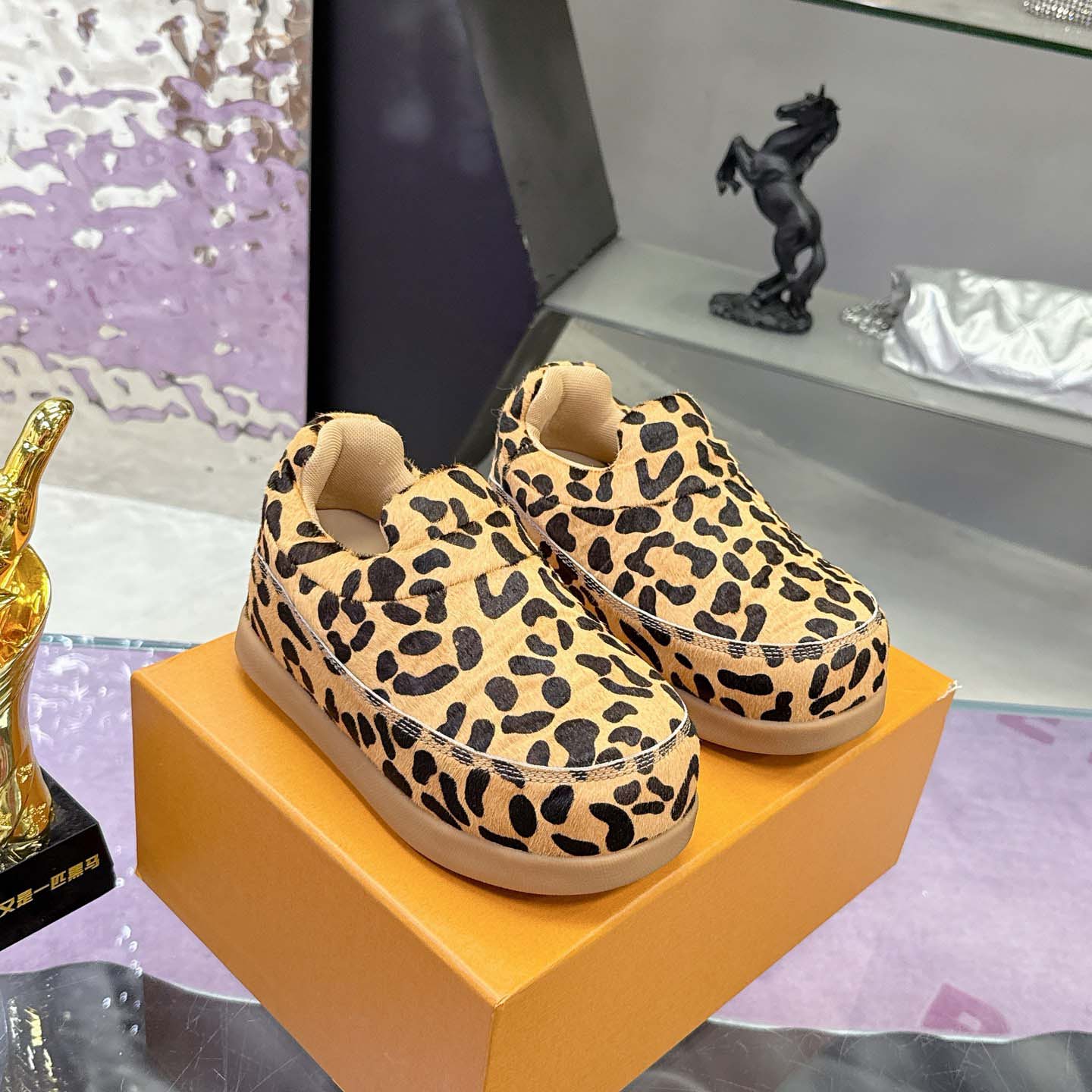 Louis Vuitton LV Yeti Slip On   1AIKKQ - DesignerGu