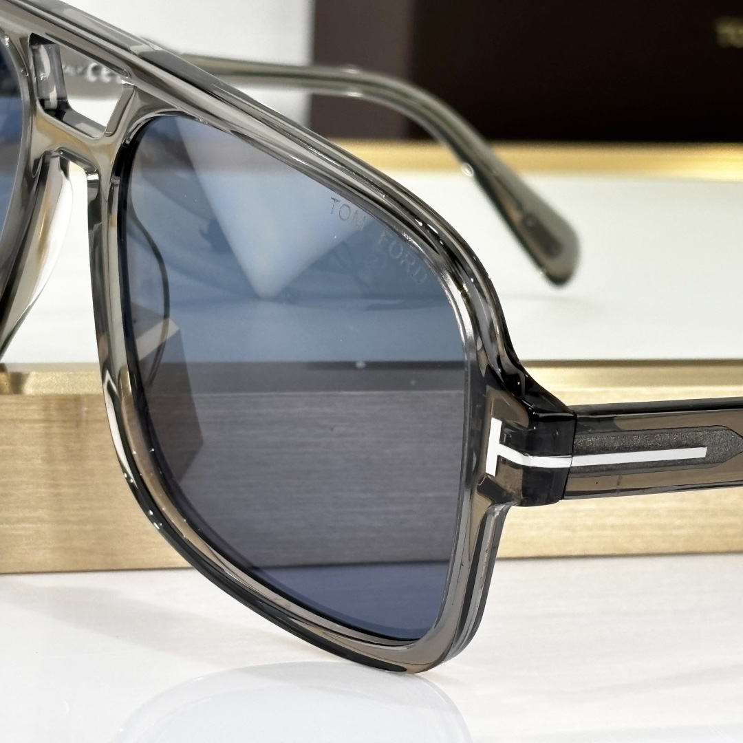 Tom Ford TF884 Sunglasses - DesignerGu