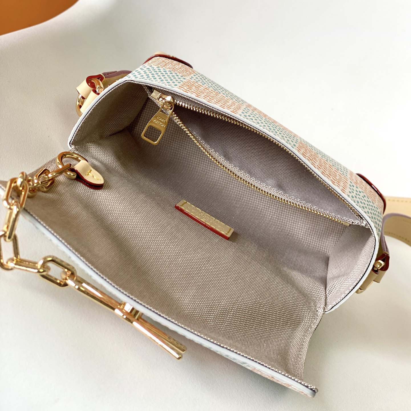 Louis Vuitton Steamer Wearable Wallet    M40674  - DesignerGu