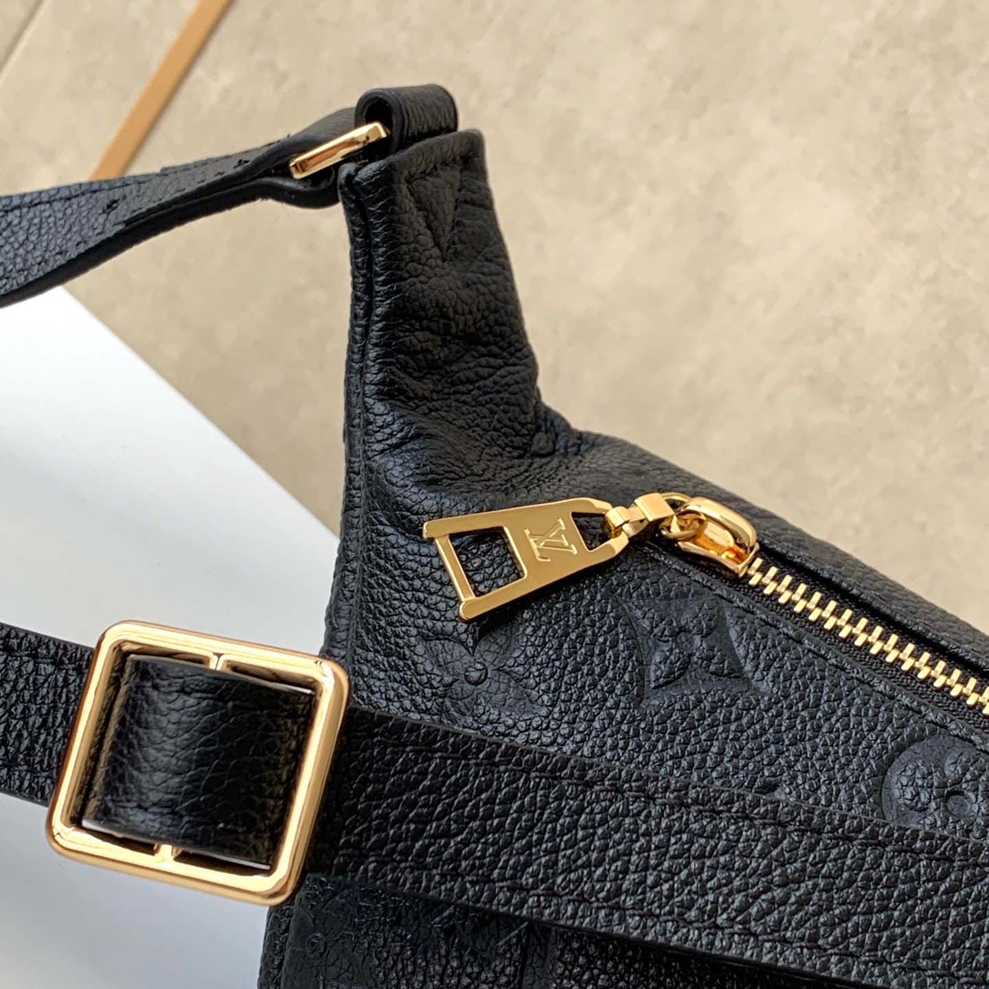 Louis Vuitton Bumbag  M44812  - DesignerGu