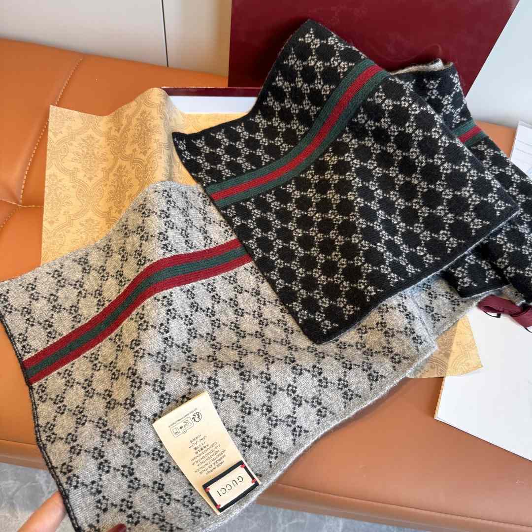 Gucci GG Supreme Scarf - DesignerGu