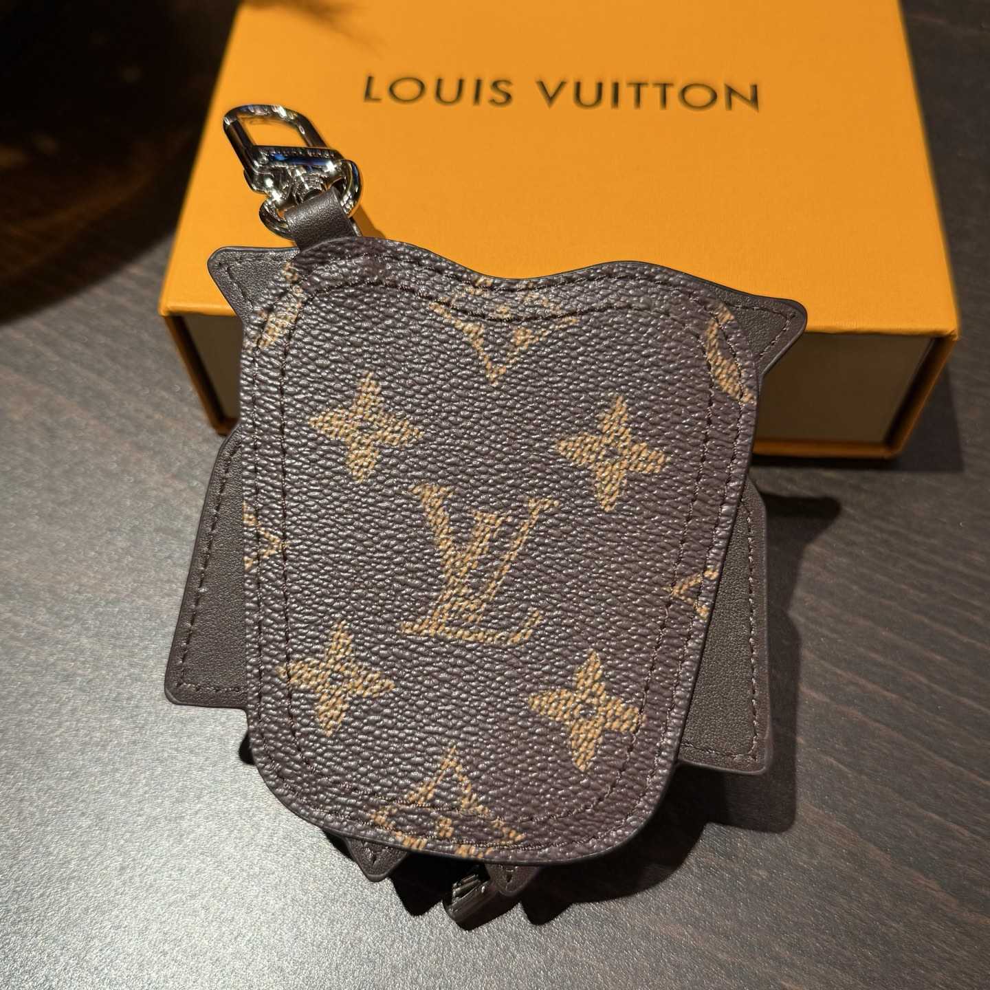 Louis Vuitton LV Owl Bag Charm S00 - DesignerGu