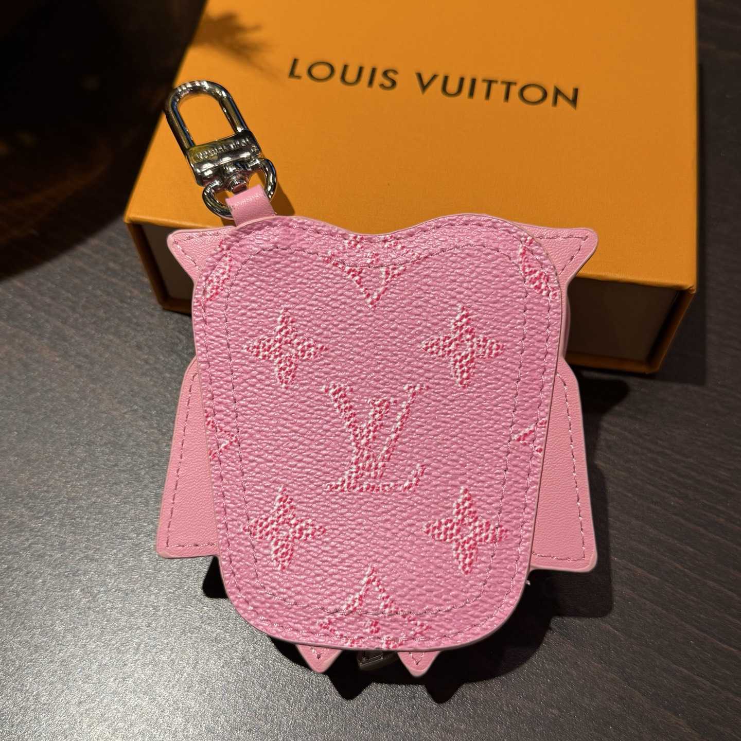 Louis Vuitton LV Owl Bag Charm S00 - DesignerGu