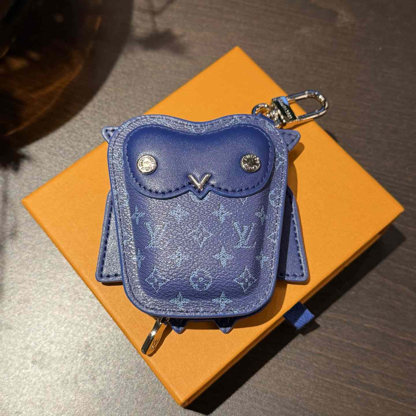 Louis Vuitton LV Owl Bag Charm S00 - DesignerGu
