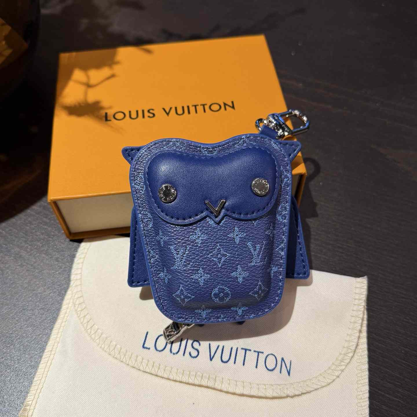 Louis Vuitton LV Owl Bag Charm S00 - DesignerGu