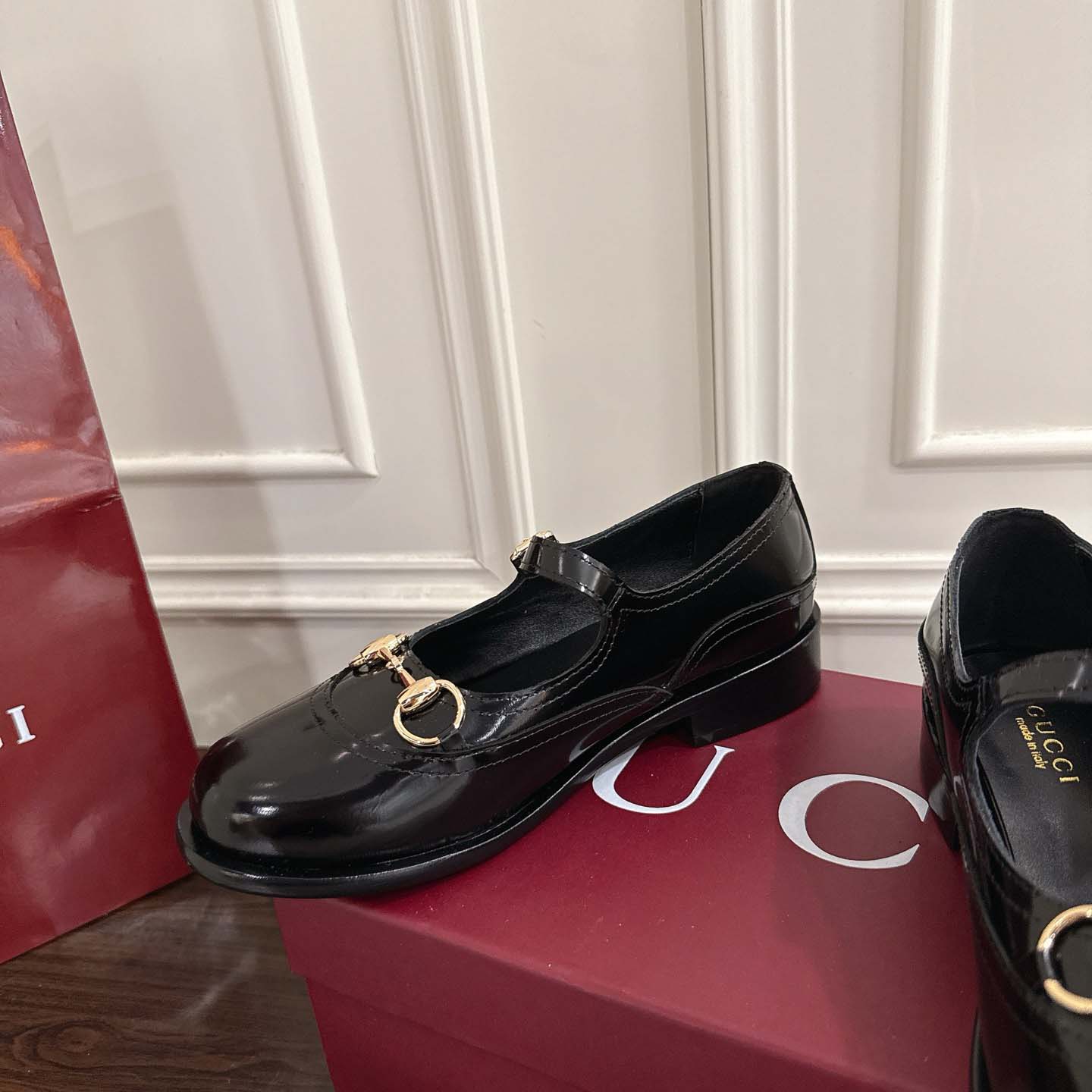 Gucci Women's Mary Jane With Horsebit - DesignerGu