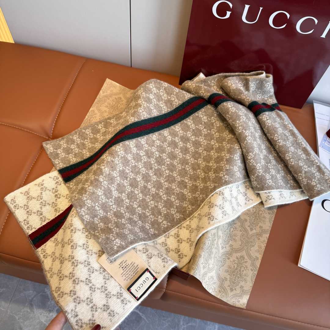 Gucci GG Supreme Scarf - DesignerGu