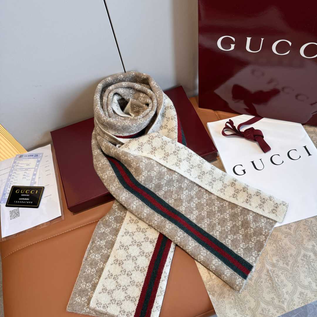 Gucci GG Supreme Scarf - DesignerGu