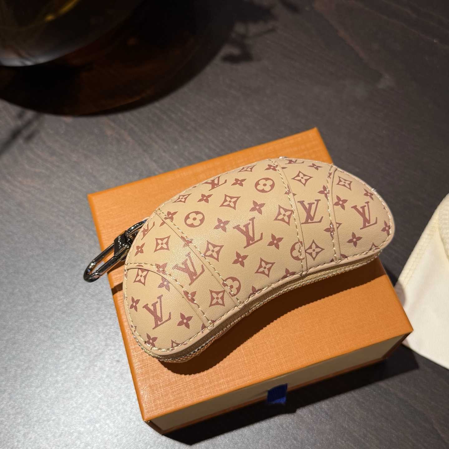 Louis Vuitton LV Croissant Bag Charm    M01858 - DesignerGu