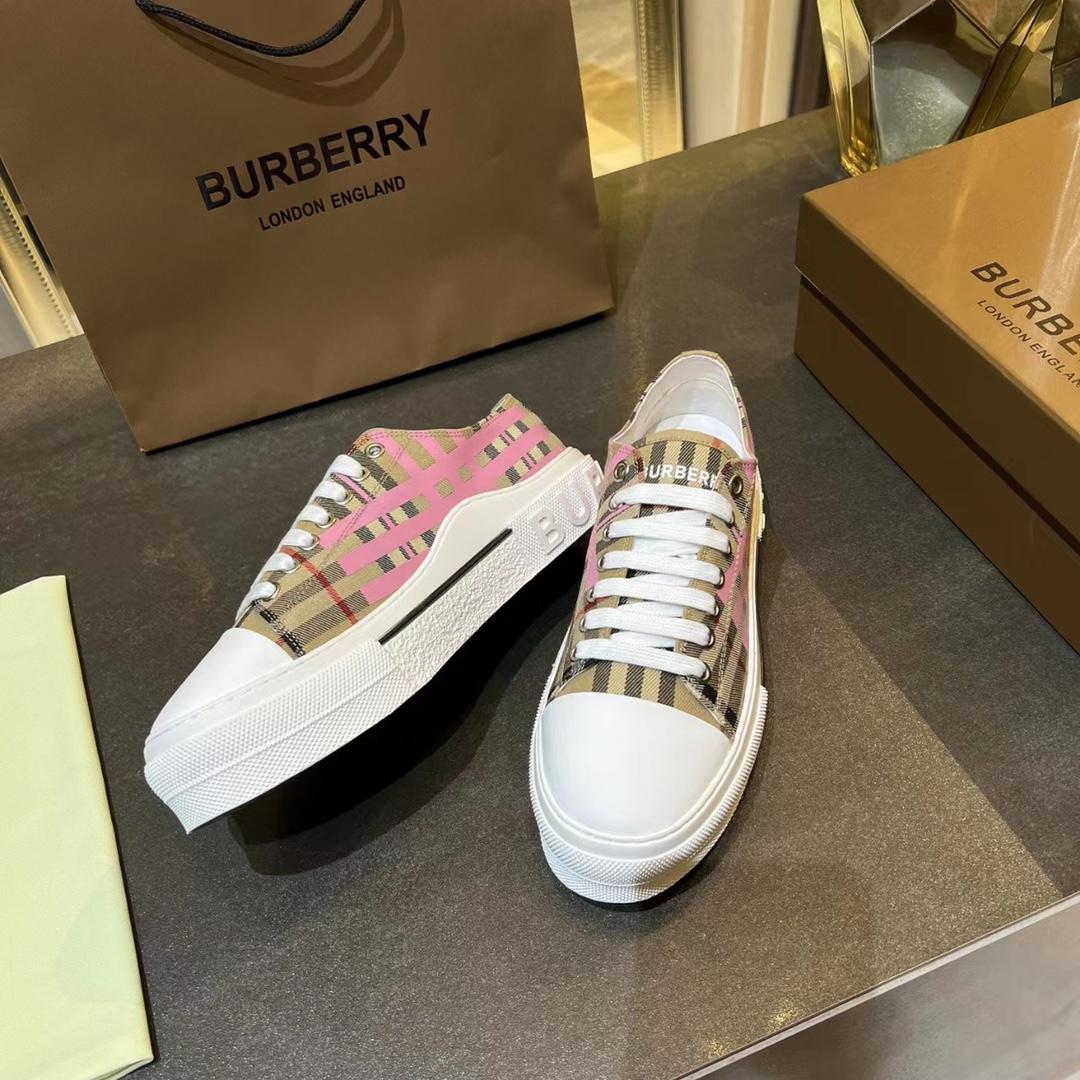 Burberry Low Top Sneaker - DesignerGu