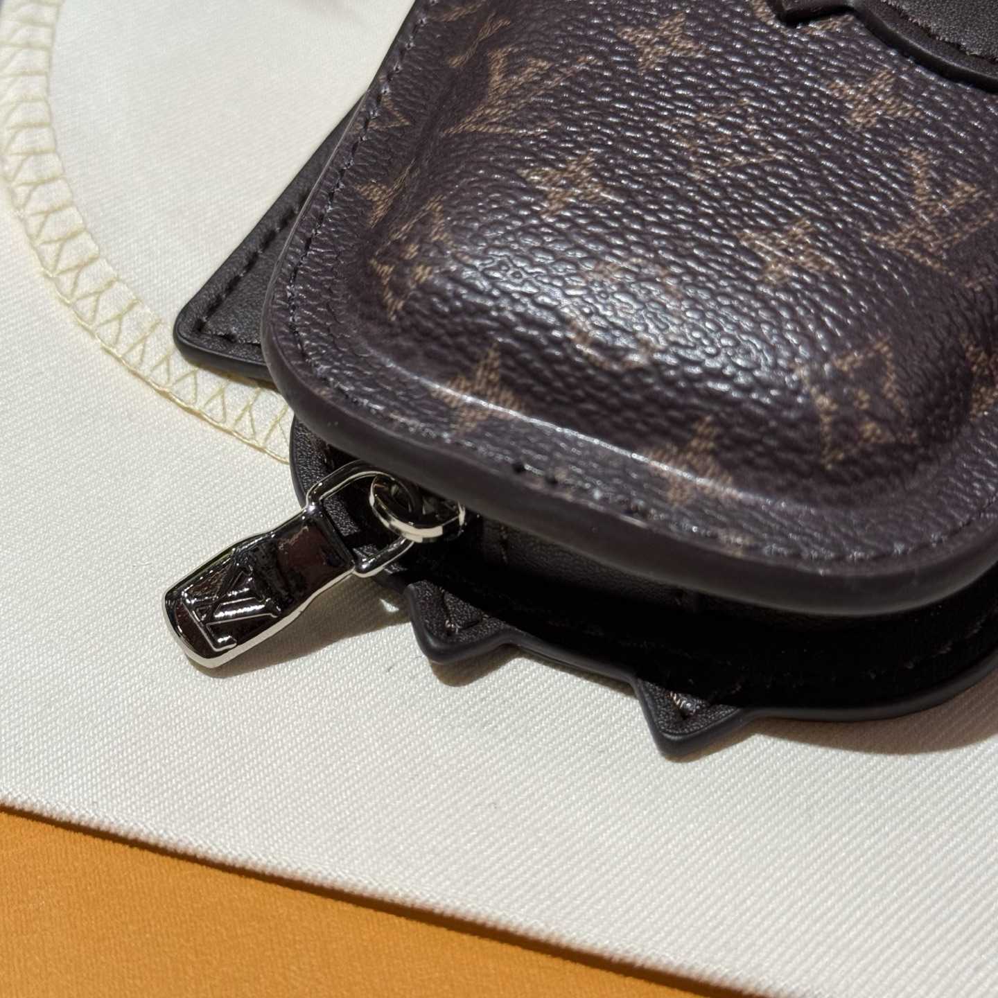 Louis Vuitton LV Owl Bag Charm S00 - DesignerGu