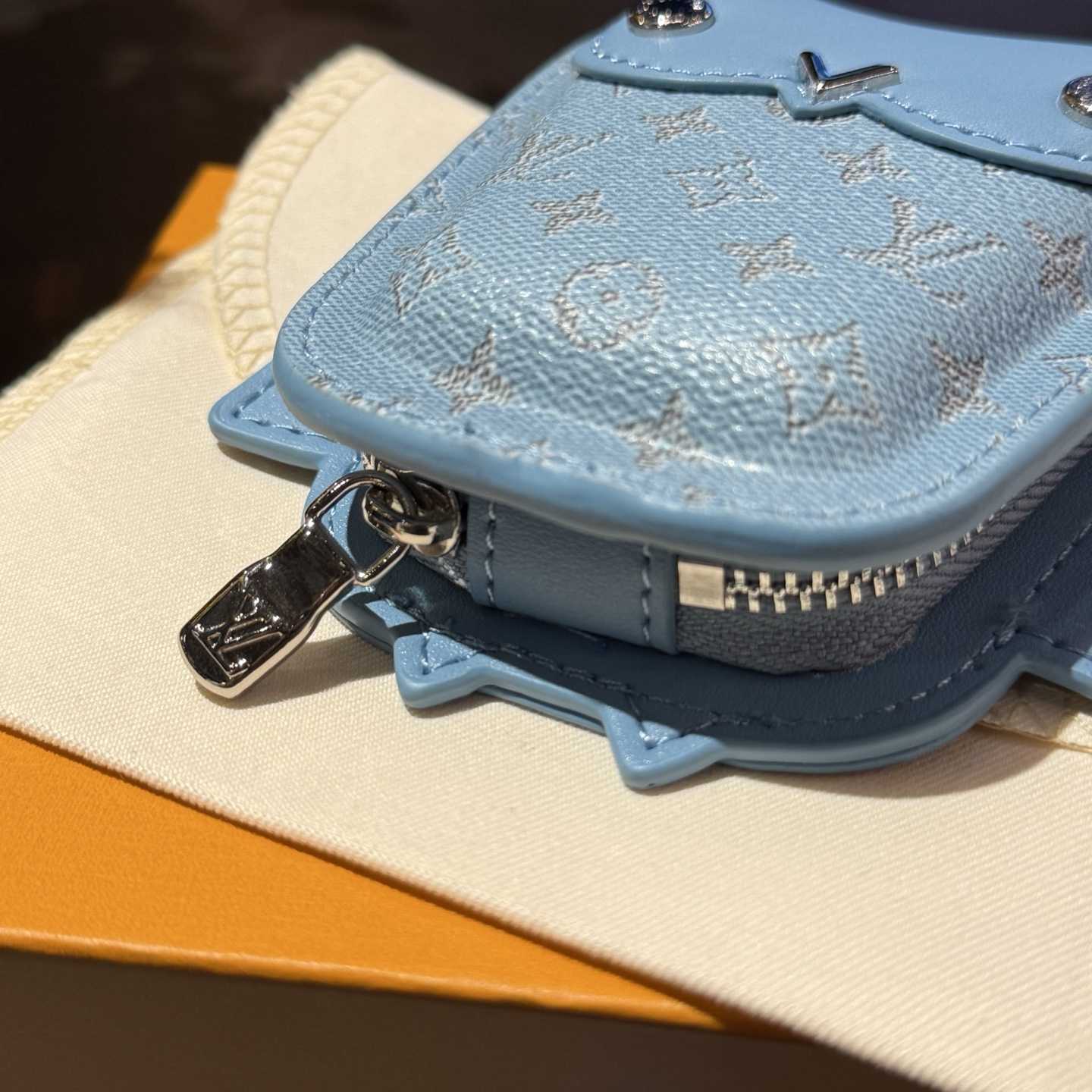 Louis Vuitton LV Owl Bag Charm S00 - DesignerGu