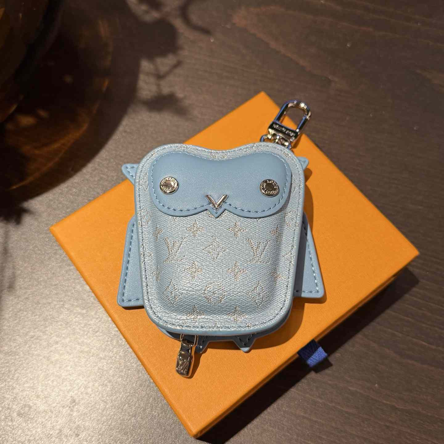 Louis Vuitton LV Owl Bag Charm S00 - DesignerGu