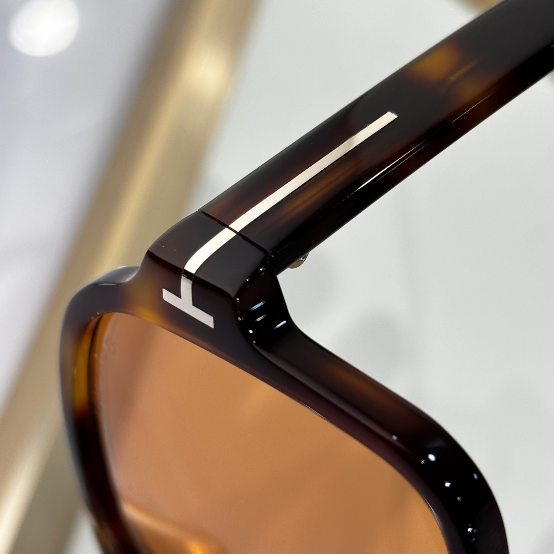 Tom Ford TF884 Sunglasses - DesignerGu