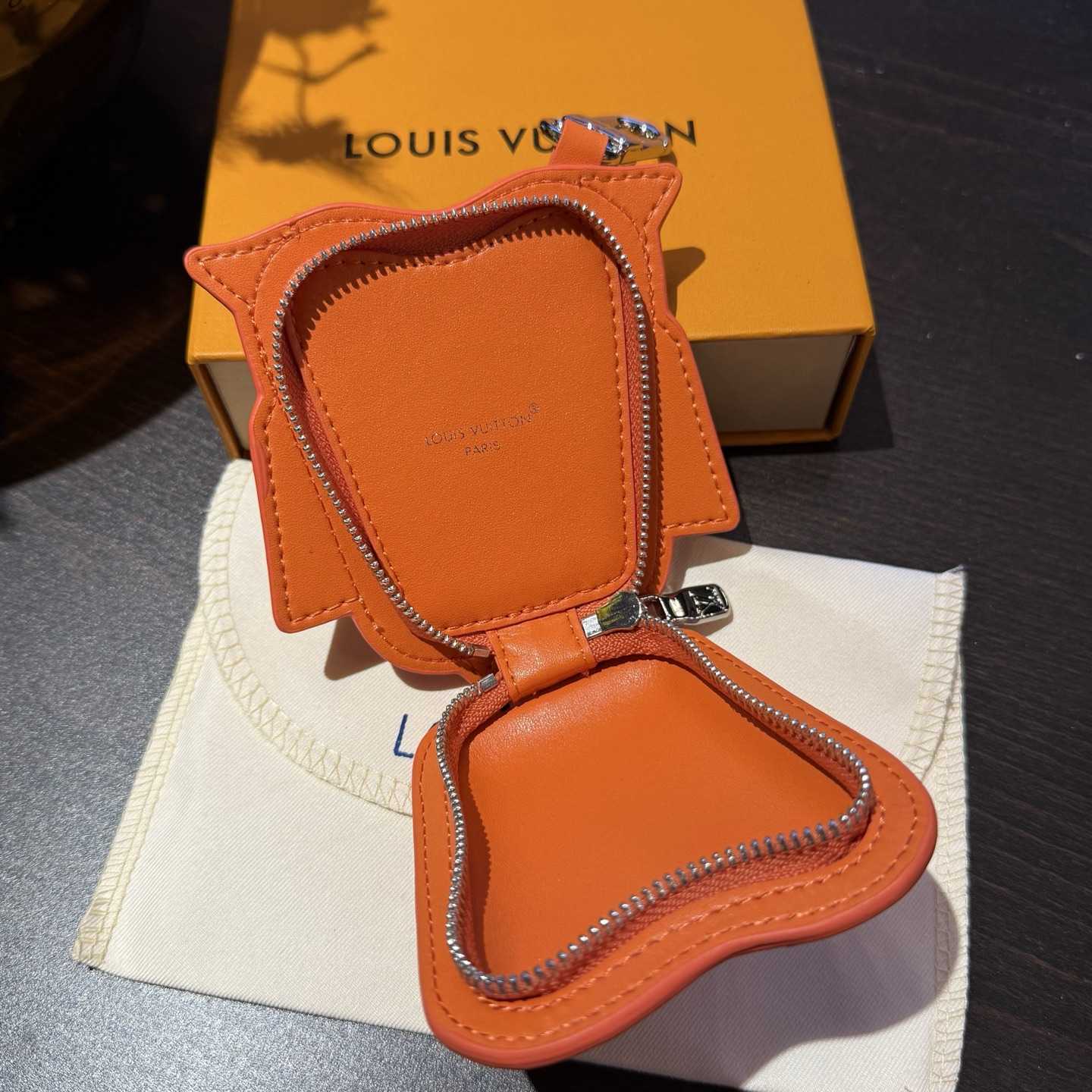 Louis Vuitton LV Owl Bag Charm S00 - DesignerGu